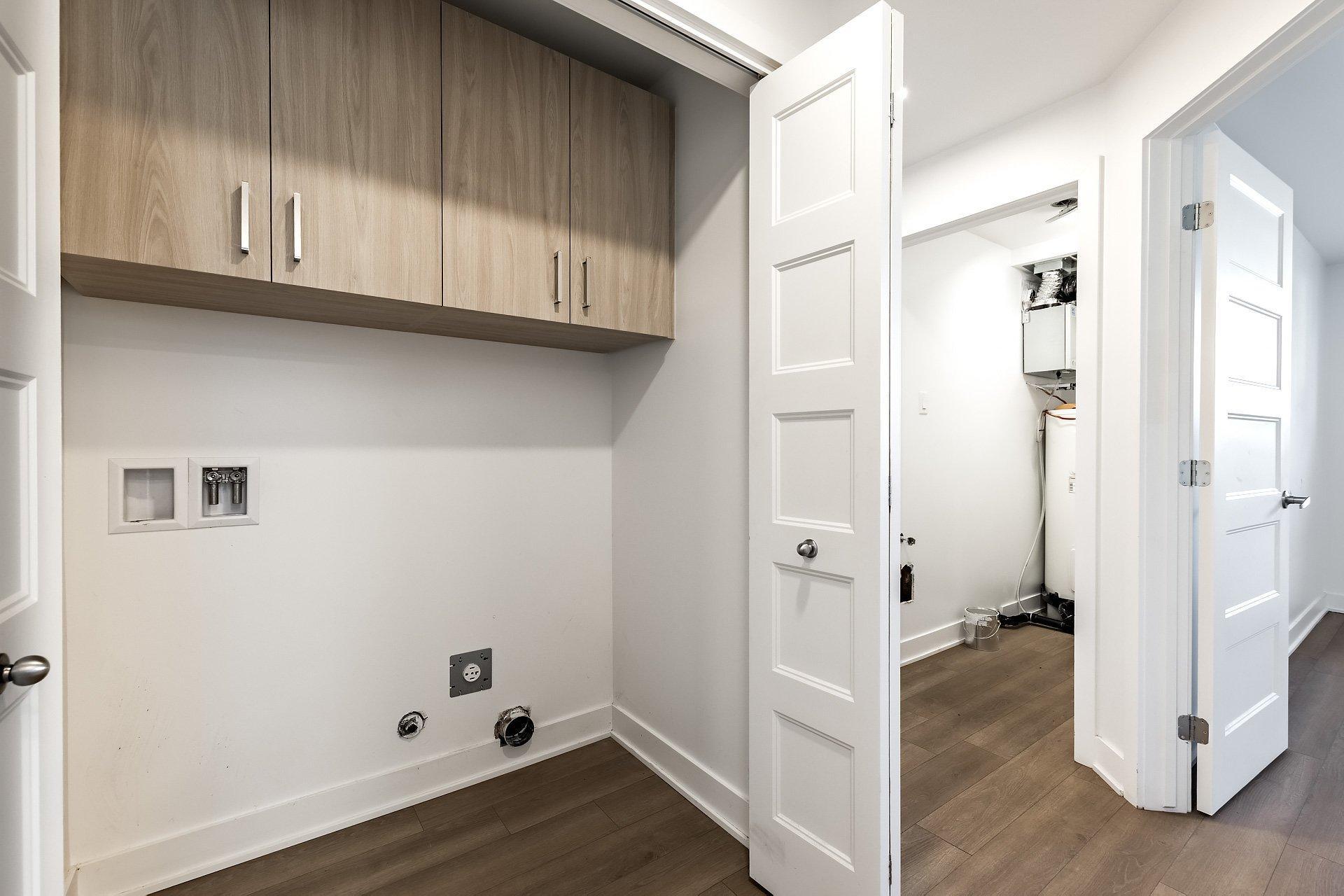 









1715


Av. des Pins

,
Longueuil (Le Vieux-Longueuil),




QC
J4P3K8

