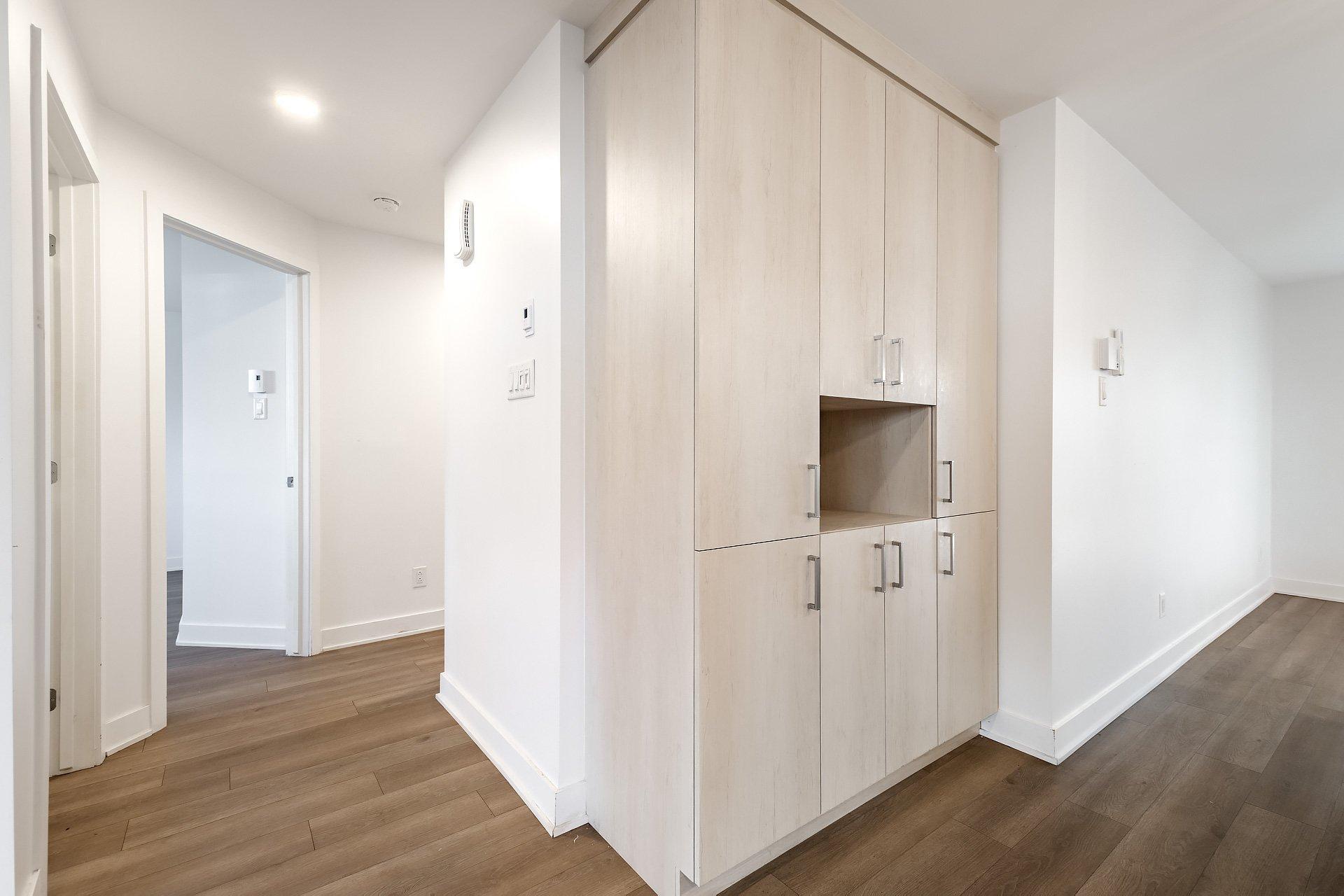 









1715


Av. des Pins

,
Longueuil (Le Vieux-Longueuil),




QC
J4P3K8

