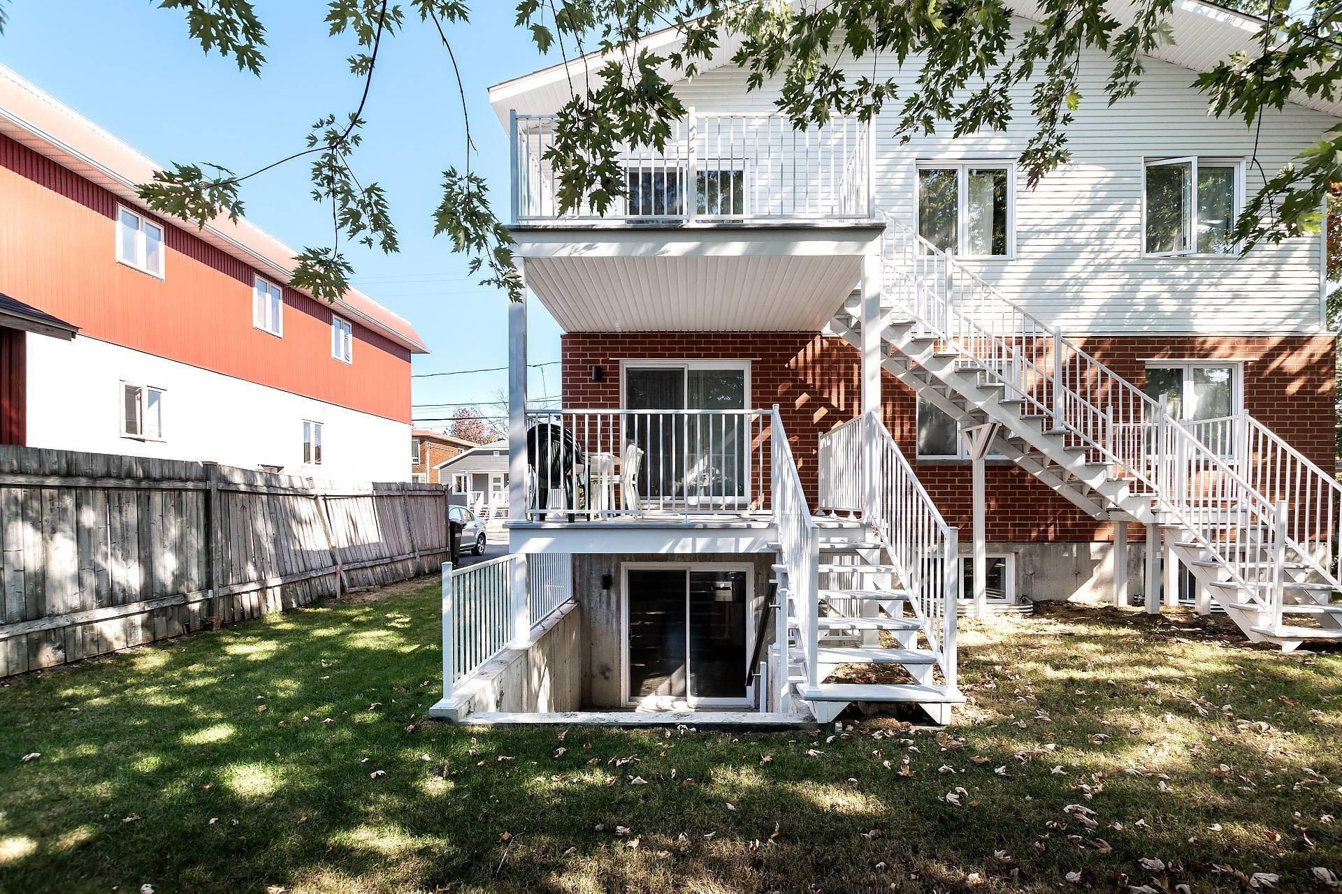 









1715


Av. des Pins

,
Longueuil (Le Vieux-Longueuil),




QC
J4P3K8

