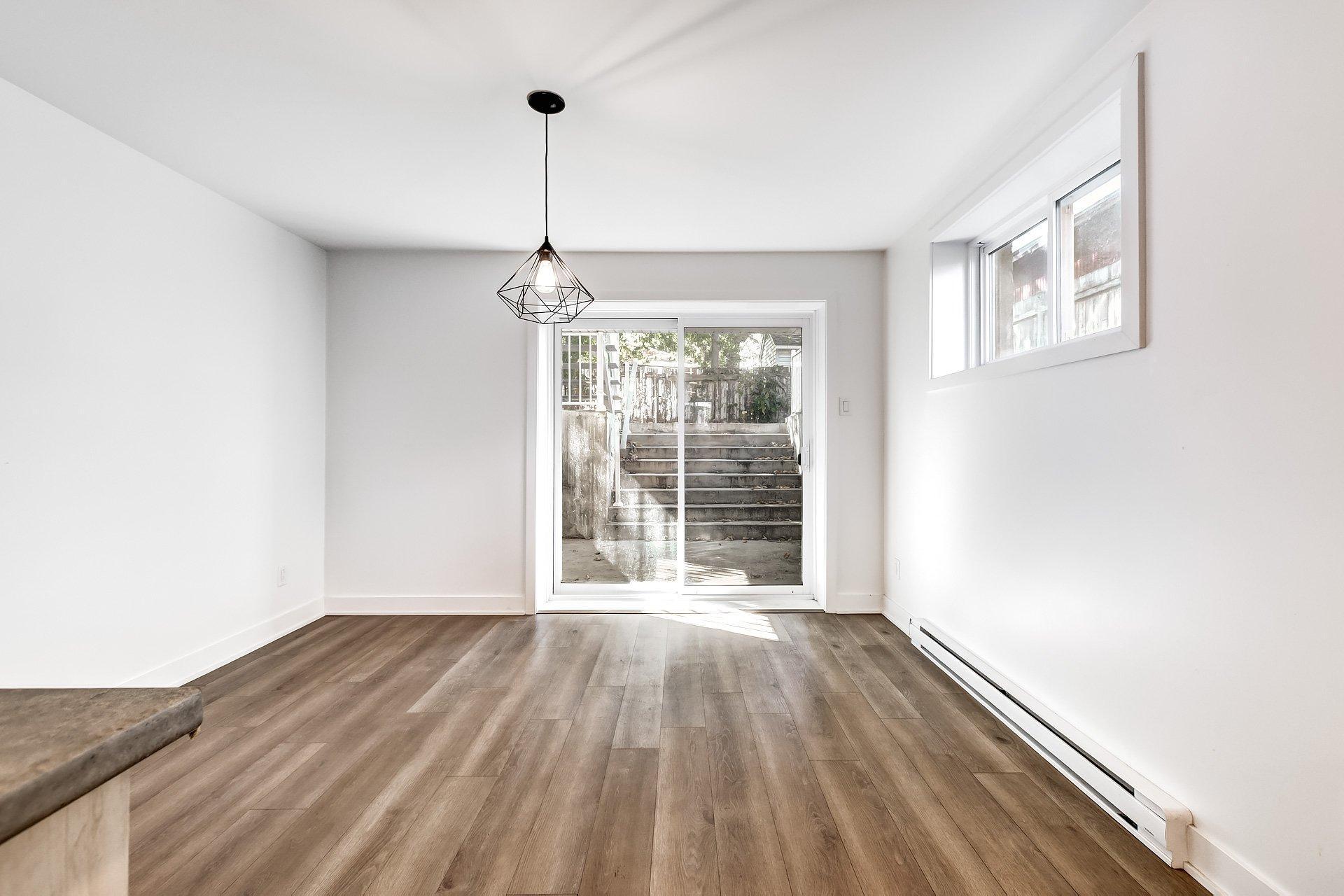 









1715


Av. des Pins

,
Longueuil (Le Vieux-Longueuil),




QC
J4P3K8

