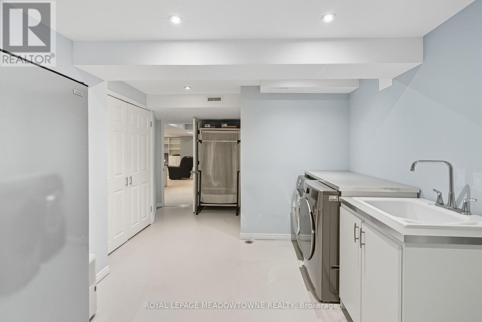 












1220 TURNER DRIVE

,
Milton,




Ontario
L9T5R6

