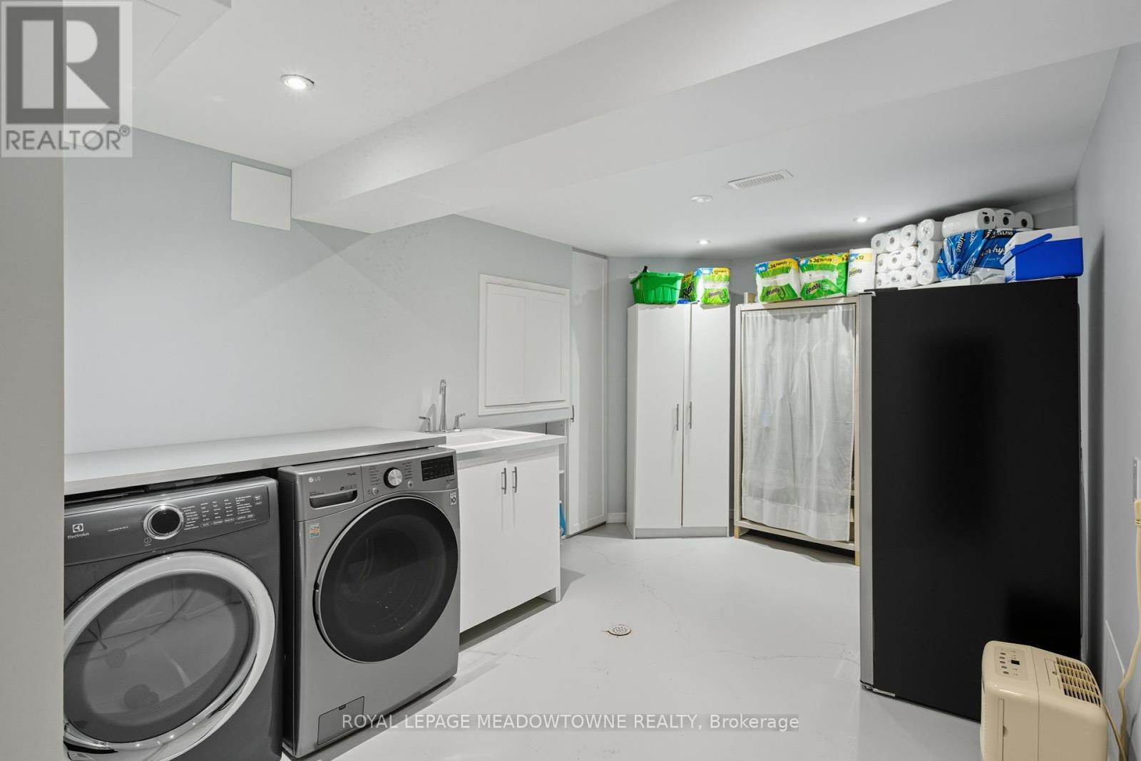 












1220 TURNER DRIVE

,
Milton,




Ontario
L9T5R6

