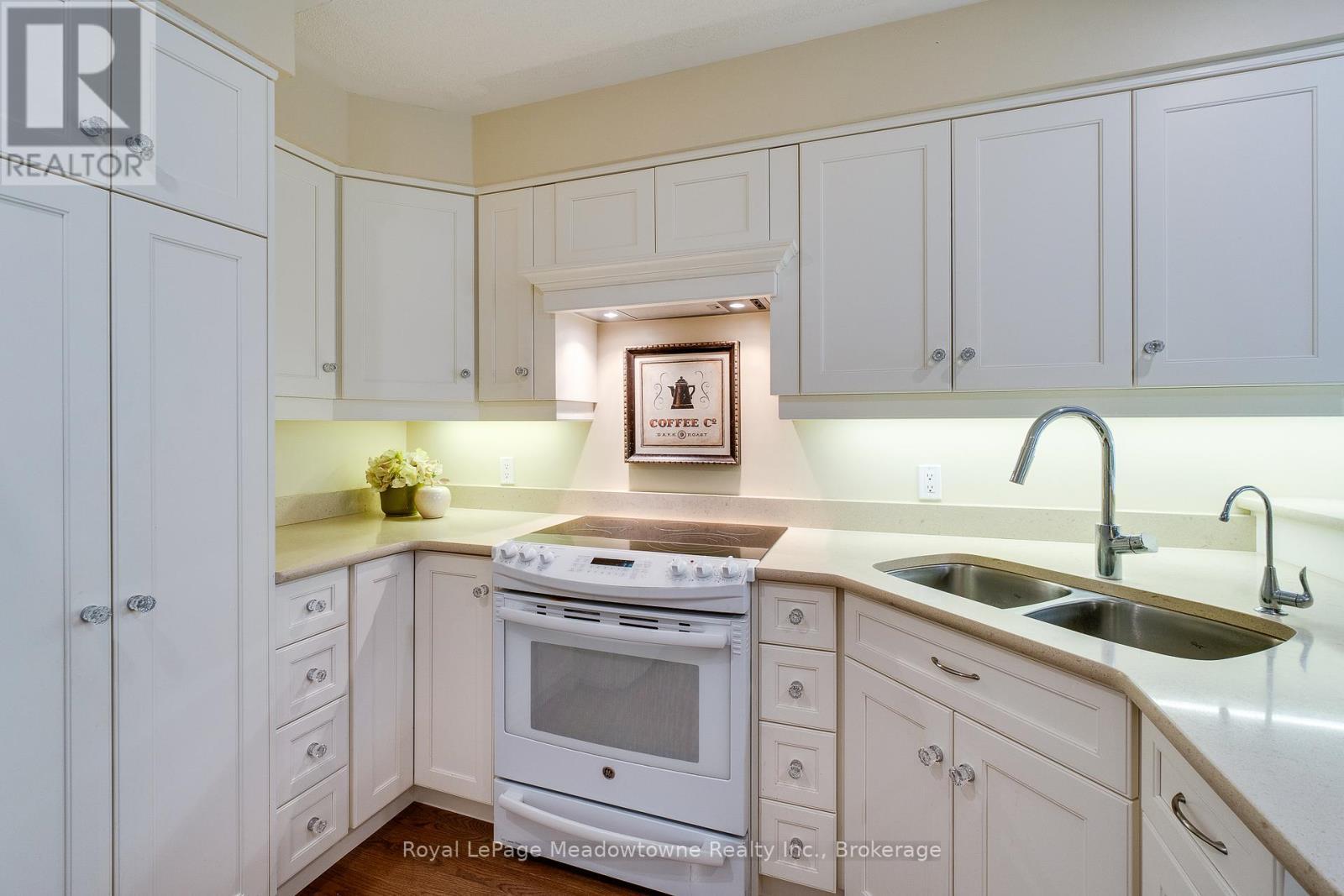 












20 ARBORDALE WALK

,
Guelph (Village By The Arboretum),




Ontario
N1C4X7

