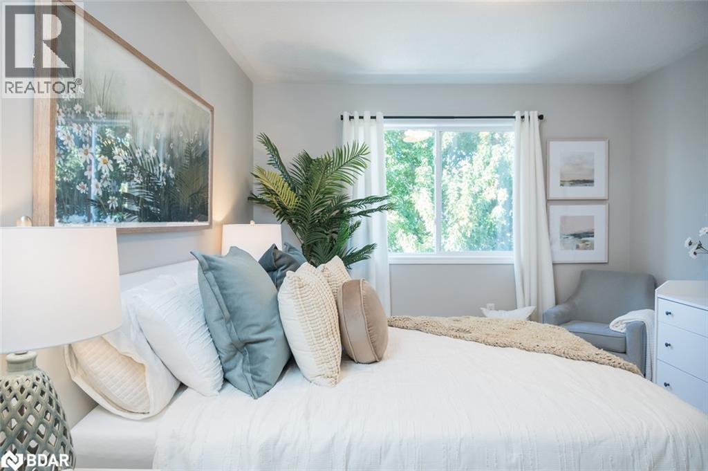 












698 EDWARDS Avenue

,
Milton,




Ontario
L9T6B4

