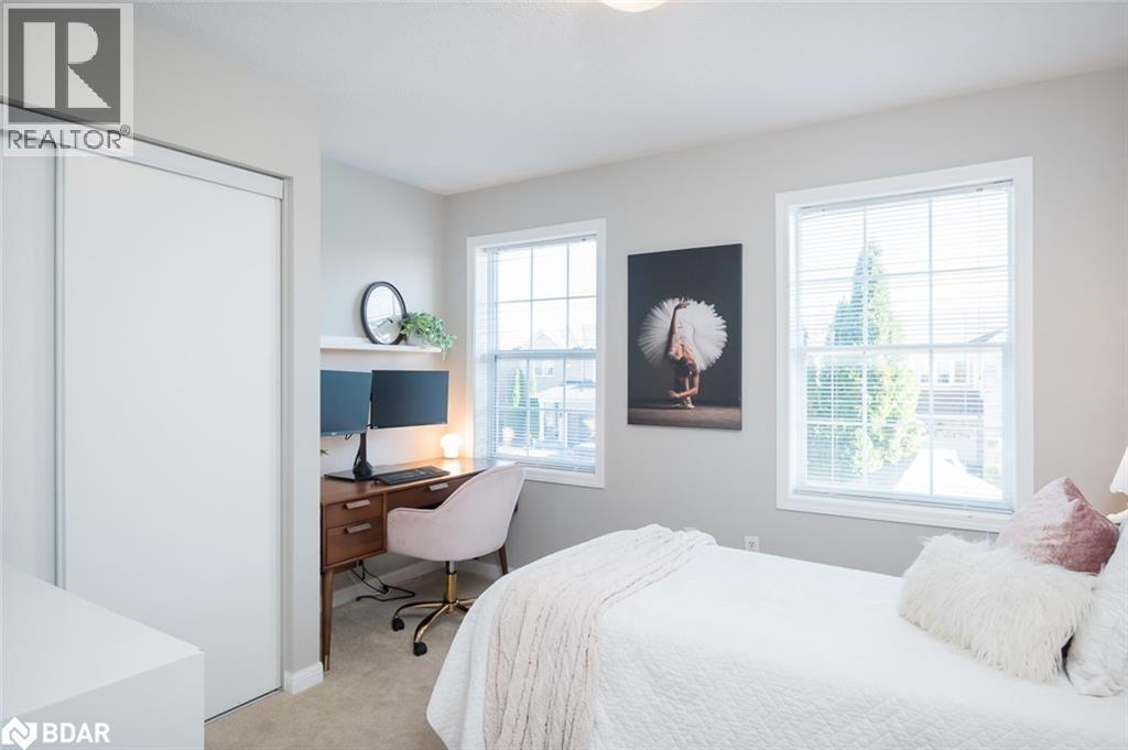












698 EDWARDS Avenue

,
Milton,




Ontario
L9T6B4

