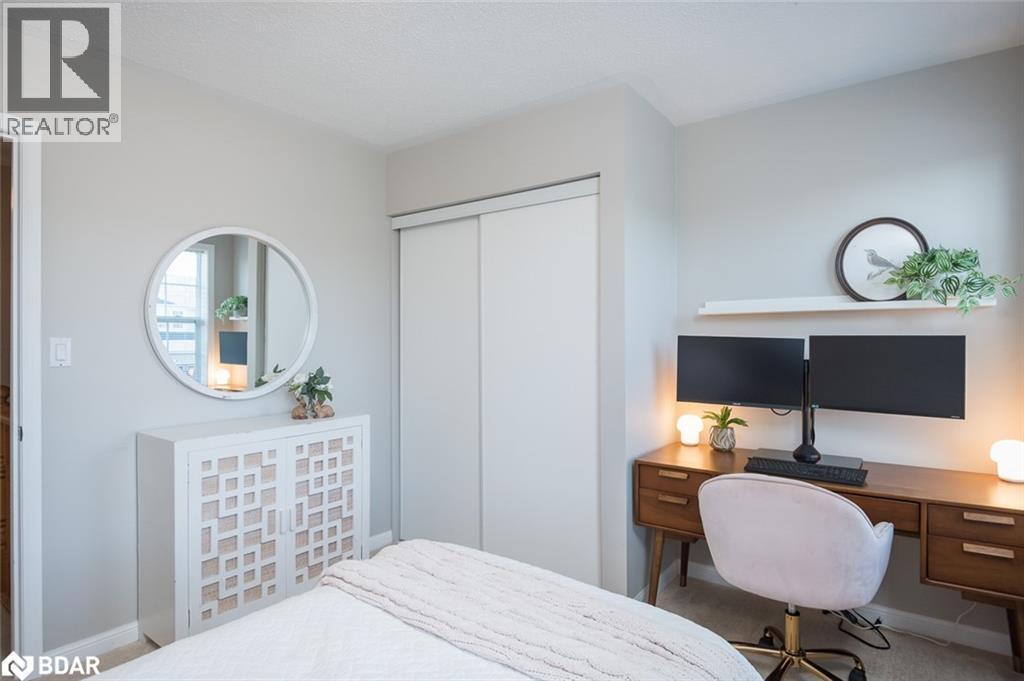 












698 EDWARDS Avenue

,
Milton,




Ontario
L9T6B4

