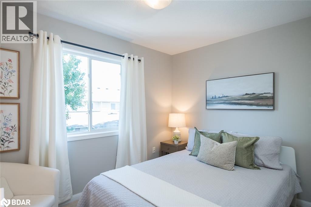 












698 EDWARDS Avenue

,
Milton,




Ontario
L9T6B4

