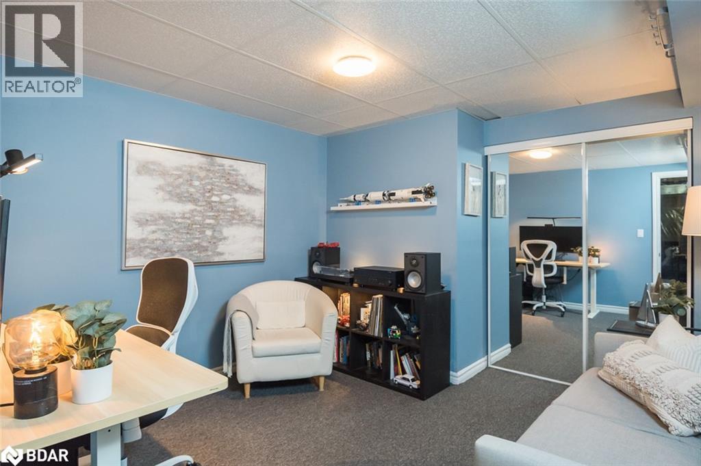 












698 EDWARDS Avenue

,
Milton,




Ontario
L9T6B4

