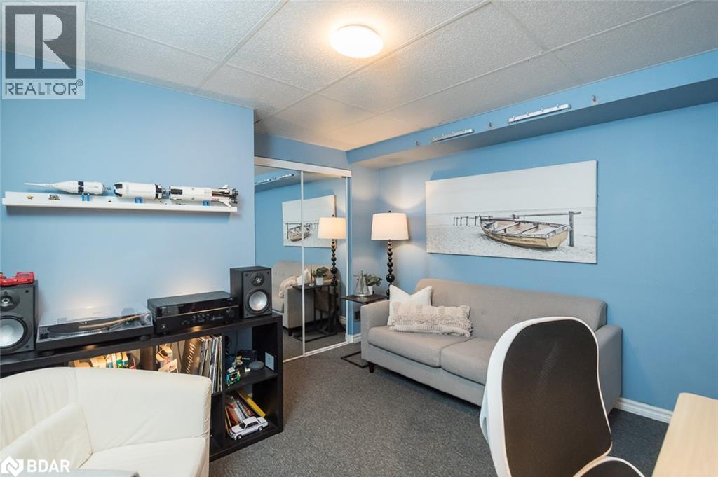 












698 EDWARDS Avenue

,
Milton,




Ontario
L9T6B4

