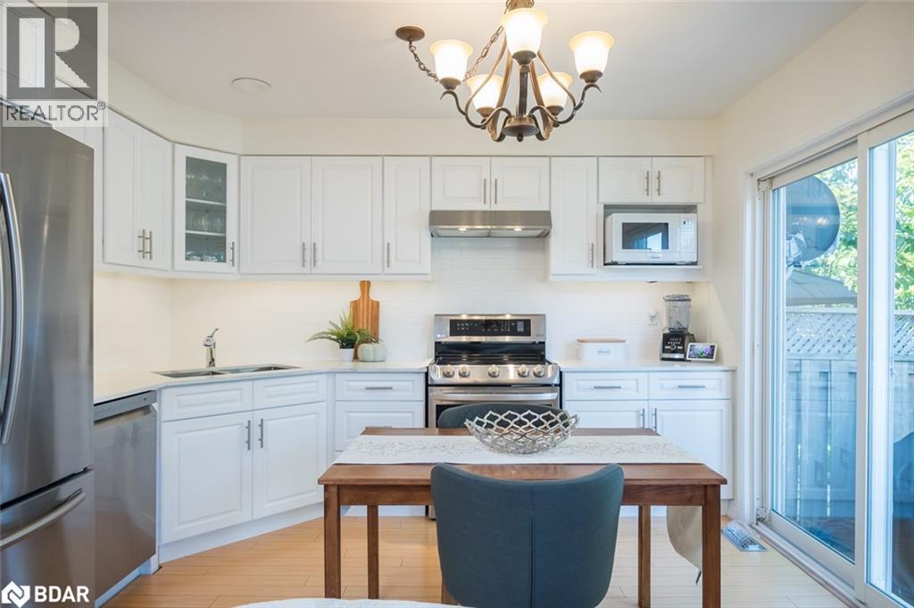 












698 EDWARDS Avenue

,
Milton,




Ontario
L9T6B4

