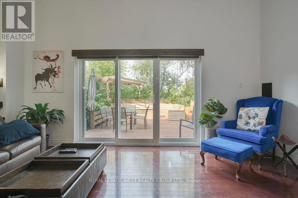 












3 - 92 TWENTY NINTH STREET

,
Toronto,




Ontario
M8W3B2

