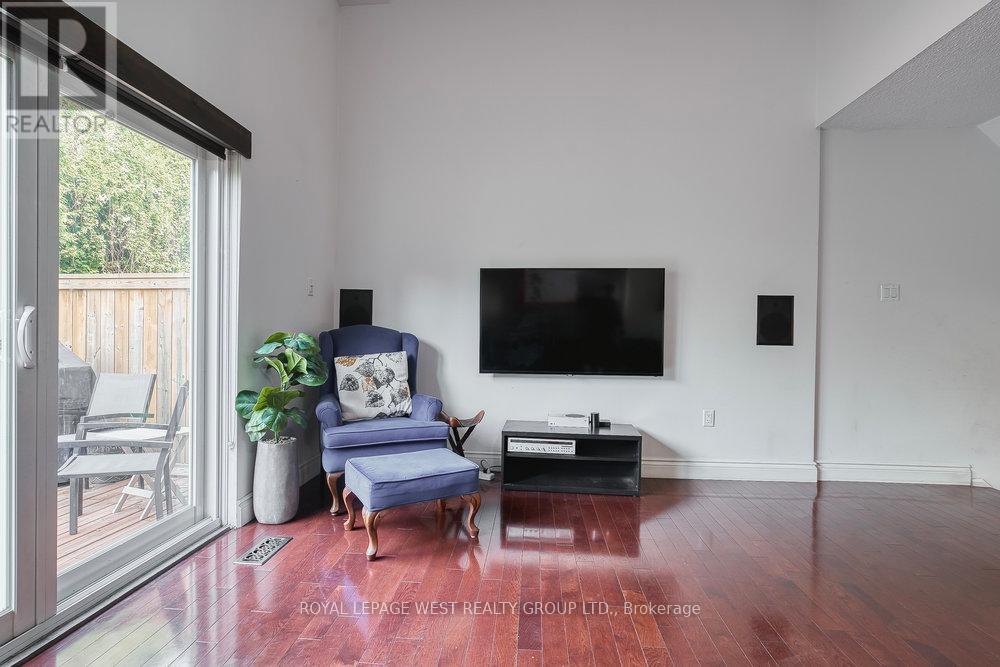 












3 - 92 TWENTY NINTH STREET

,
Toronto,




Ontario
M8W3B2

