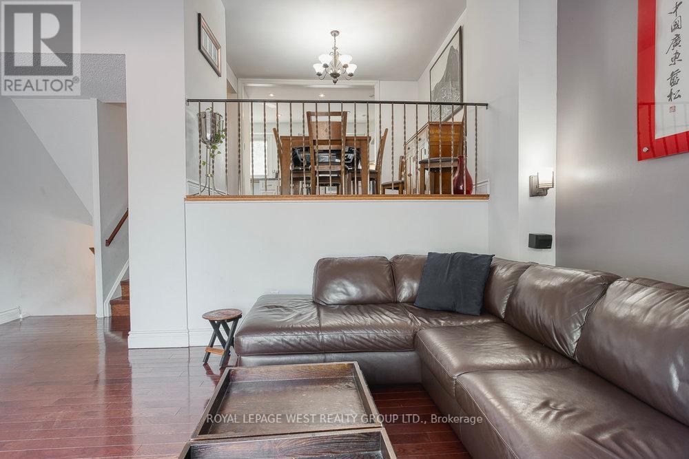 












3 - 92 TWENTY NINTH STREET

,
Toronto,




Ontario
M8W3B2

