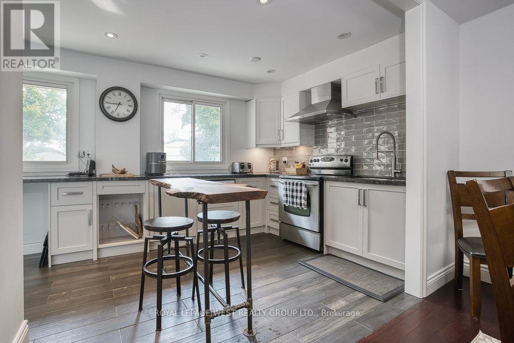 












3 - 92 TWENTY NINTH STREET

,
Toronto,




Ontario
M8W3B2

