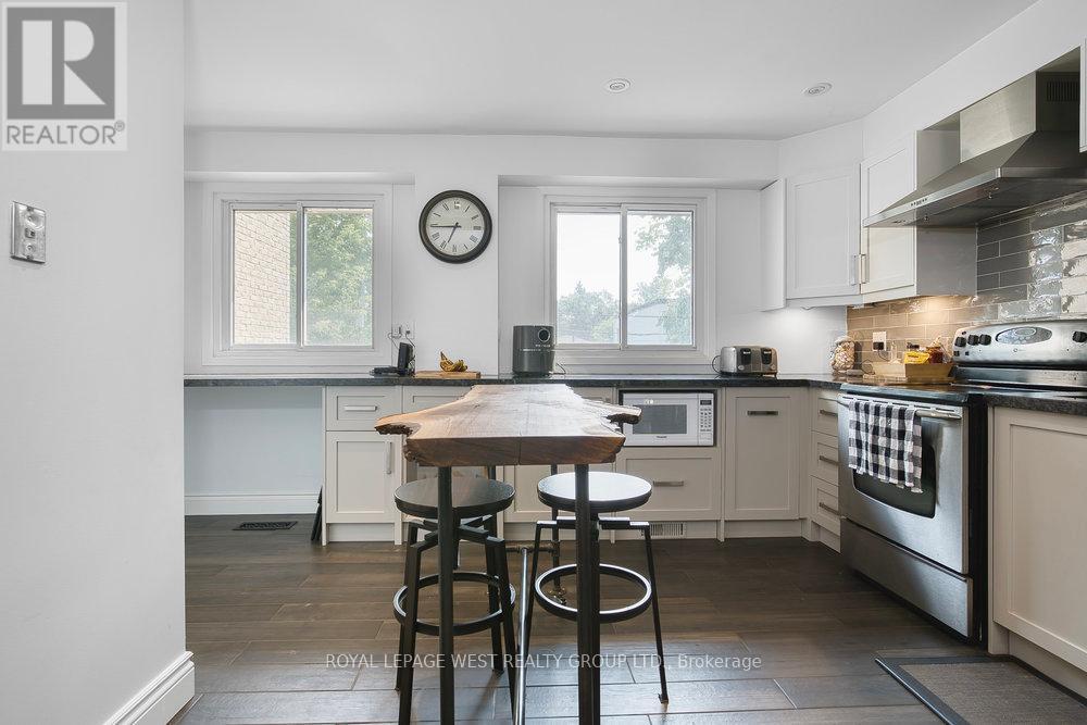 












3 - 92 TWENTY NINTH STREET

,
Toronto,




Ontario
M8W3B2

