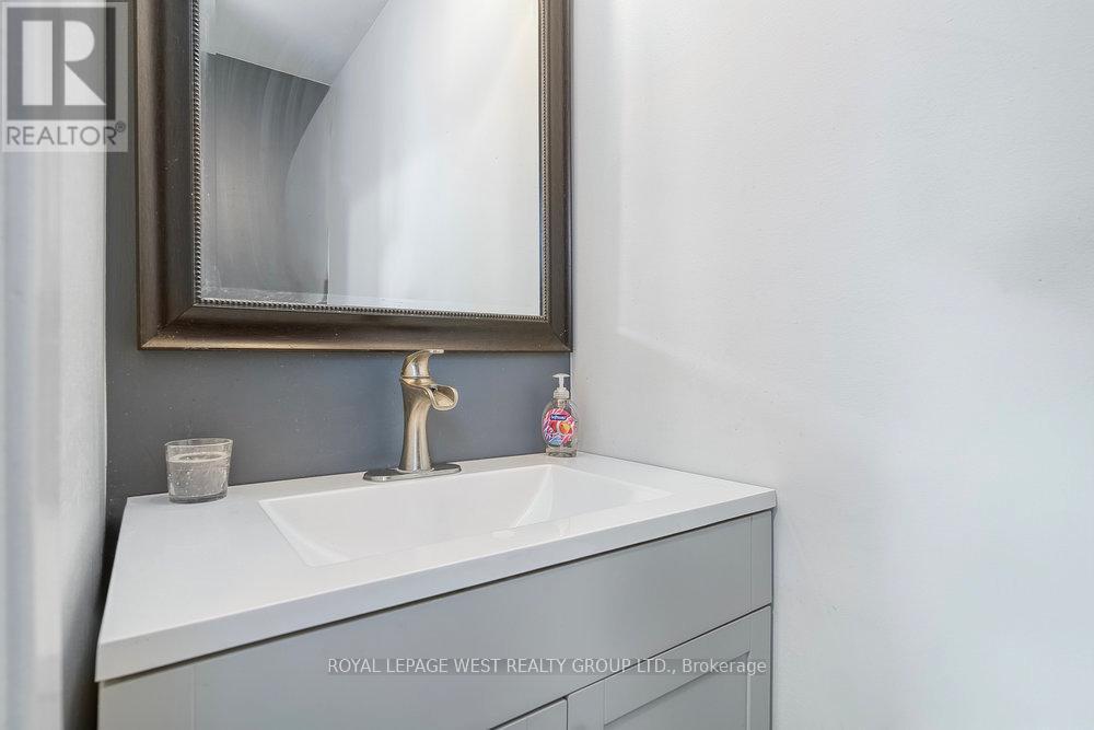 












3 - 92 TWENTY NINTH STREET

,
Toronto,




Ontario
M8W3B2

