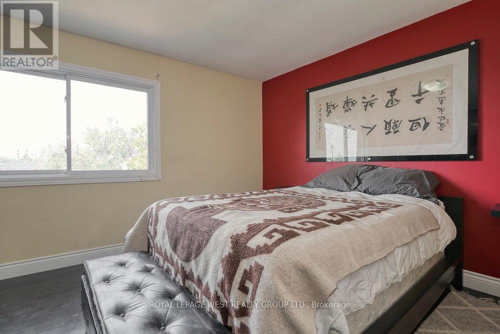 












3 - 92 TWENTY NINTH STREET

,
Toronto,




Ontario
M8W3B2

