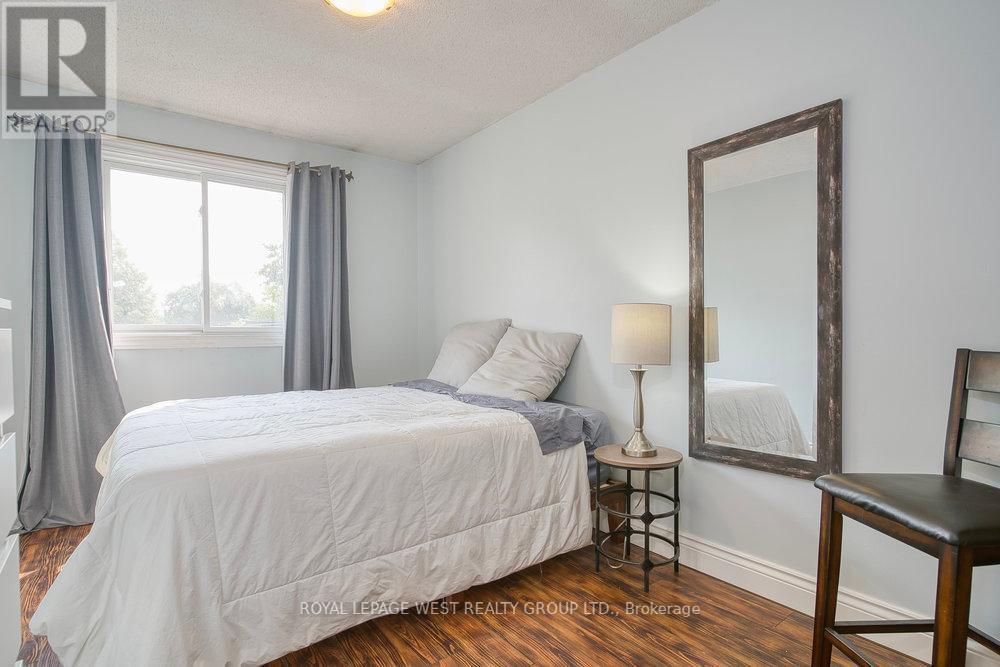 












3 - 92 TWENTY NINTH STREET

,
Toronto,




Ontario
M8W3B2

