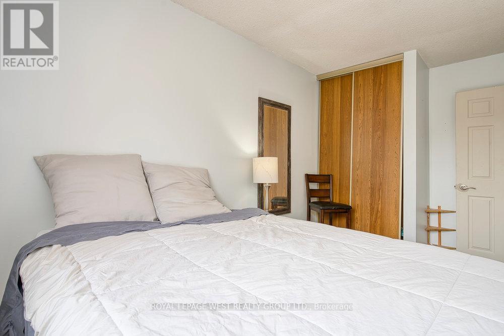 












3 - 92 TWENTY NINTH STREET

,
Toronto,




Ontario
M8W3B2

