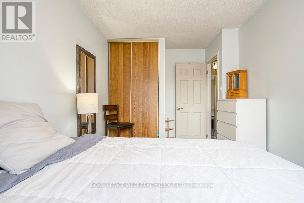 












3 - 92 TWENTY NINTH STREET

,
Toronto,




Ontario
M8W3B2

