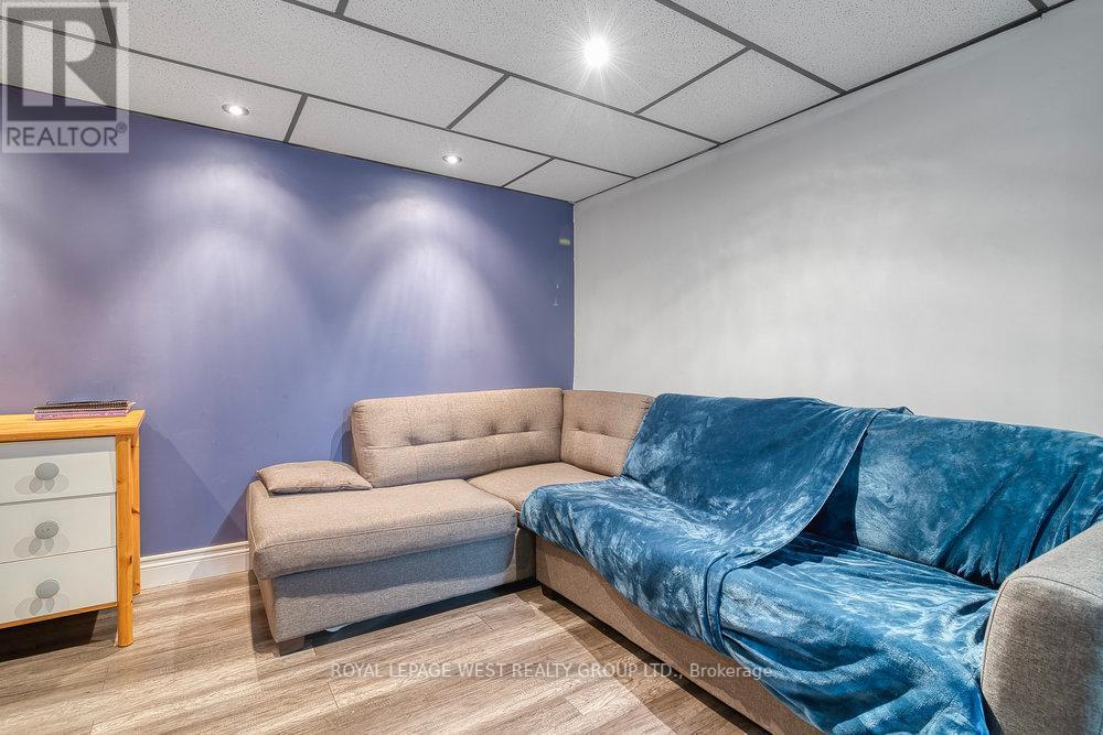 












3 - 92 TWENTY NINTH STREET

,
Toronto,




Ontario
M8W3B2

