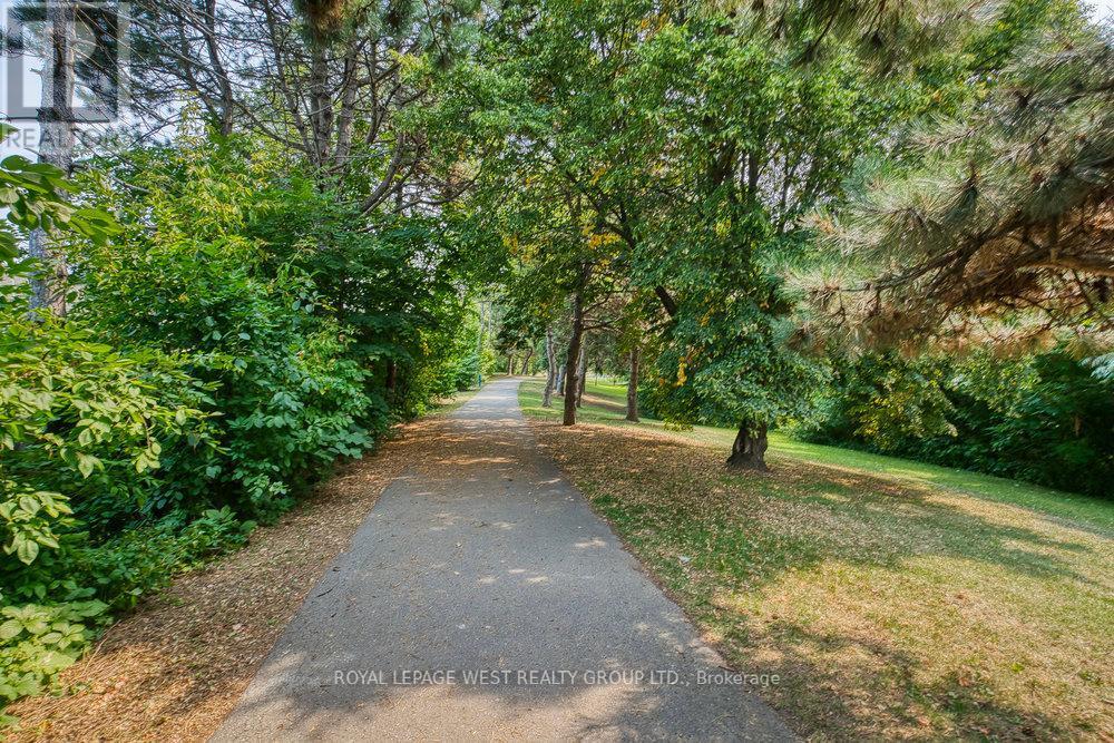 












3 - 92 TWENTY NINTH STREET

,
Toronto,




Ontario
M8W3B2

