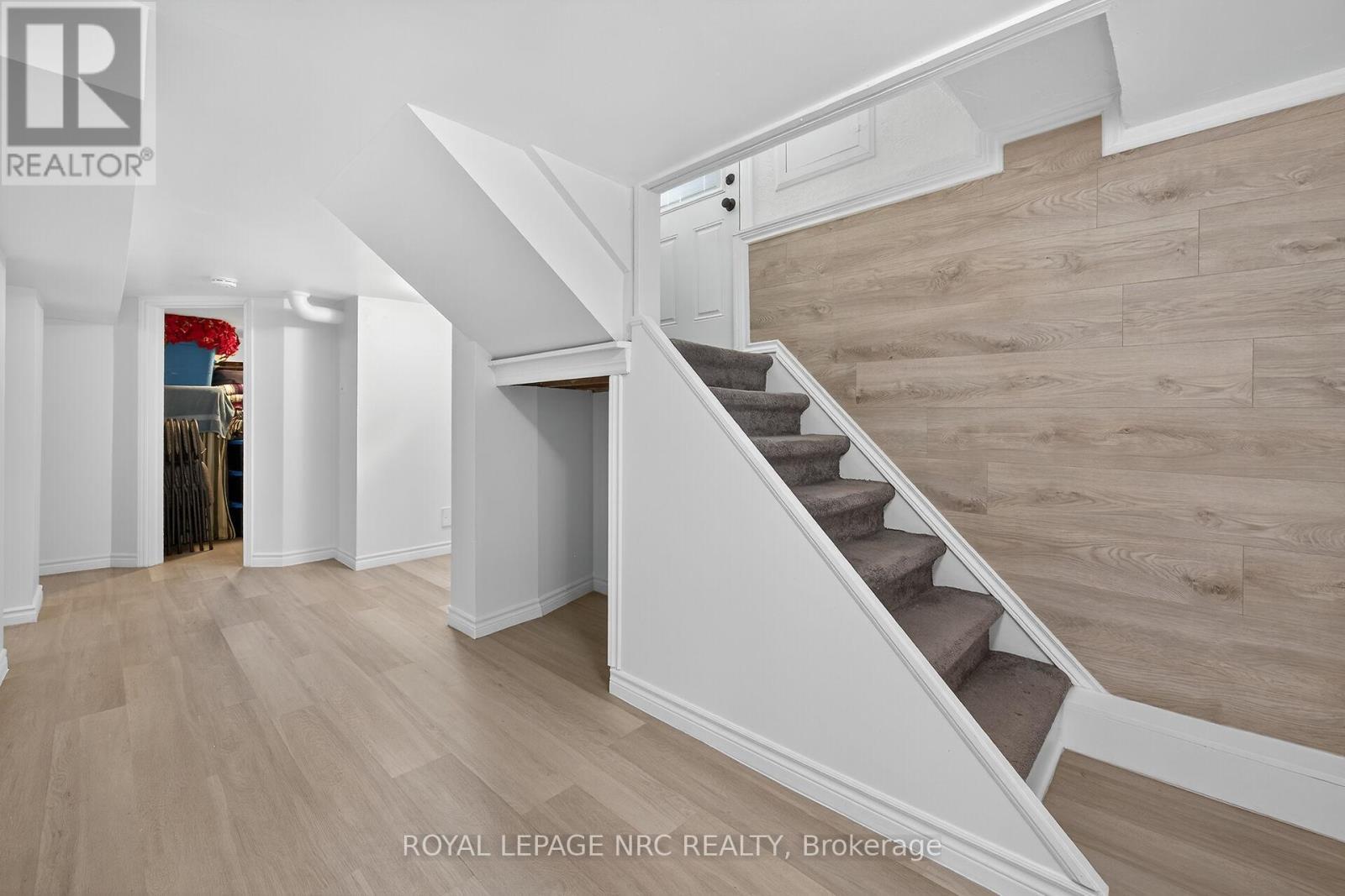 












199 WEST 2ND STREET

,
Hamilton,




Ontario
L9C3G2

