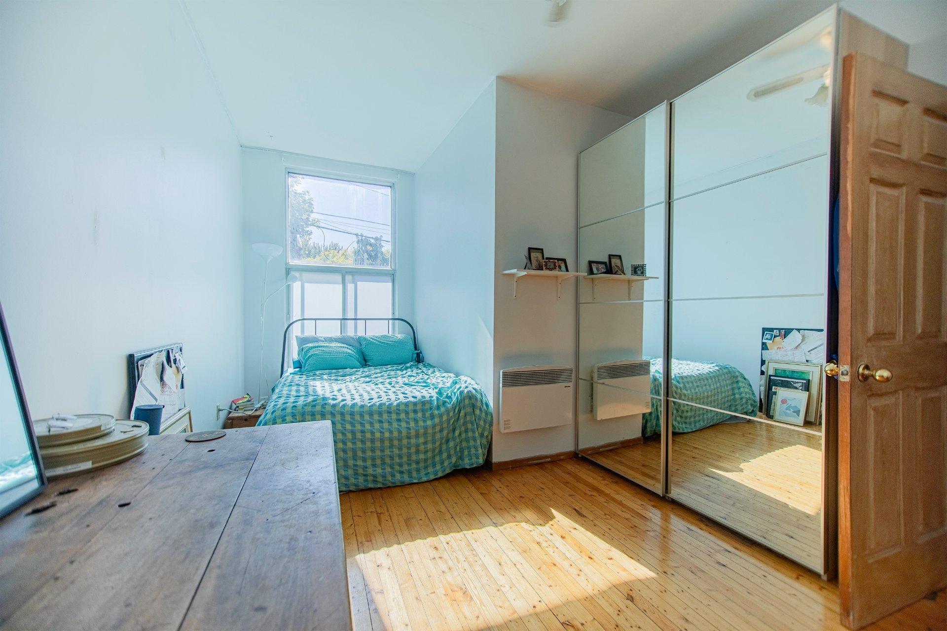 









4390

 - 4392


Rue De Lanaudière

,
Montréal (Le Plateau-Mont-Royal),




QC
H2J3P2

