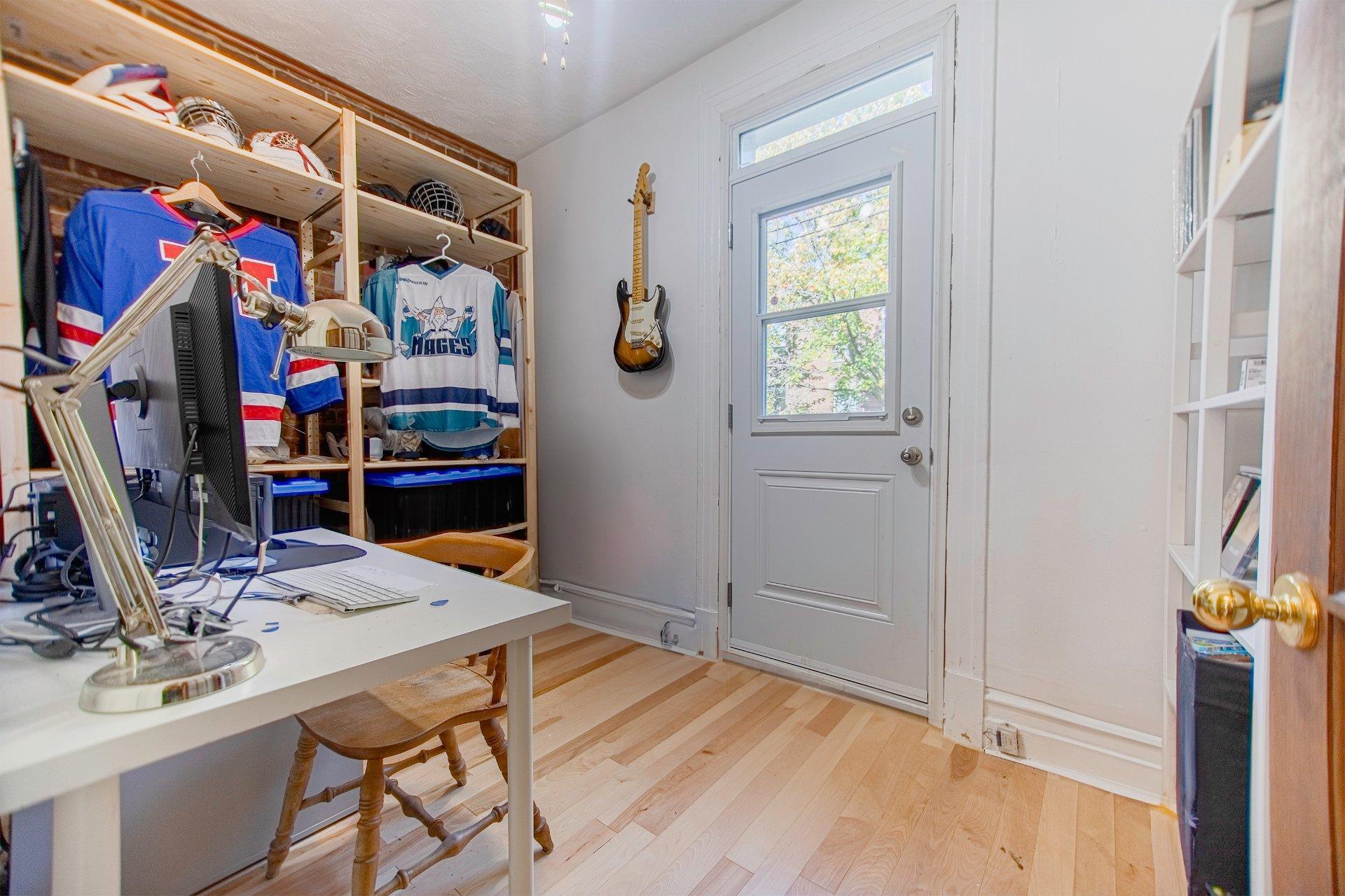 









4390

 - 4392


Rue De Lanaudière

,
Montréal (Le Plateau-Mont-Royal),




QC
H2J3P2

