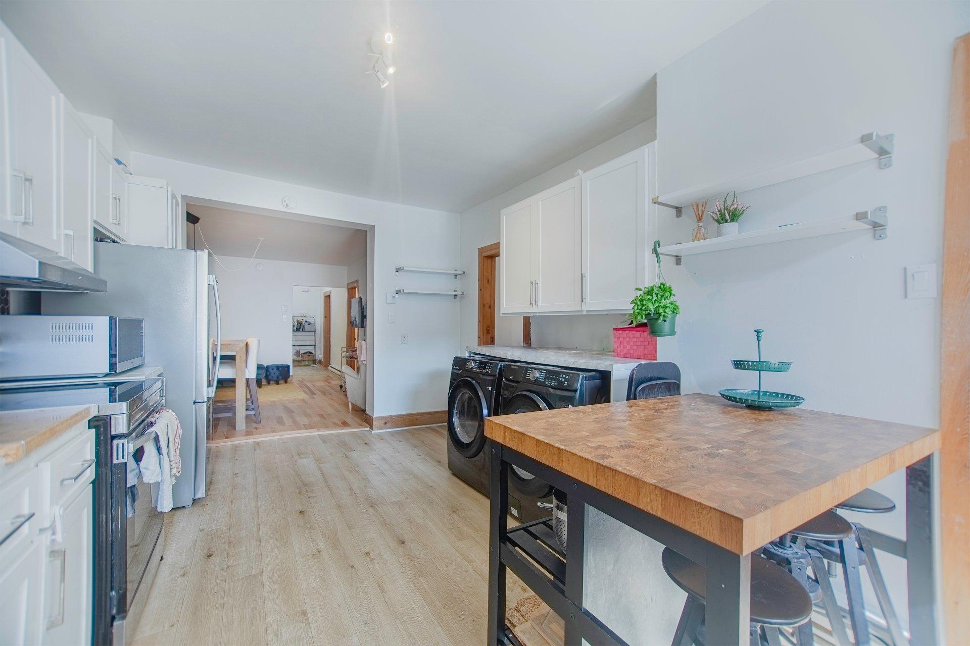 









4390

 - 4392


Rue De Lanaudière

,
Montréal (Le Plateau-Mont-Royal),




QC
H2J3P2

