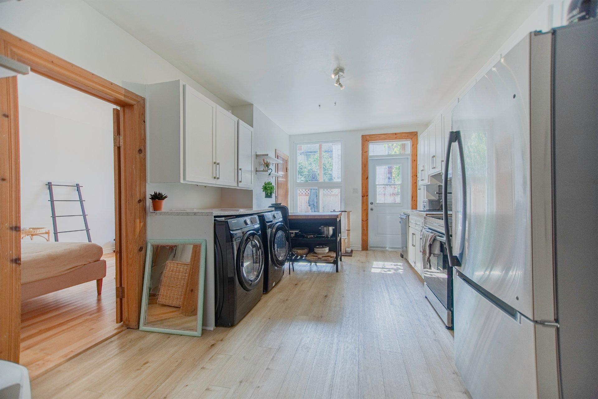 









4390

 - 4392


Rue De Lanaudière

,
Montréal (Le Plateau-Mont-Royal),




QC
H2J3P2


