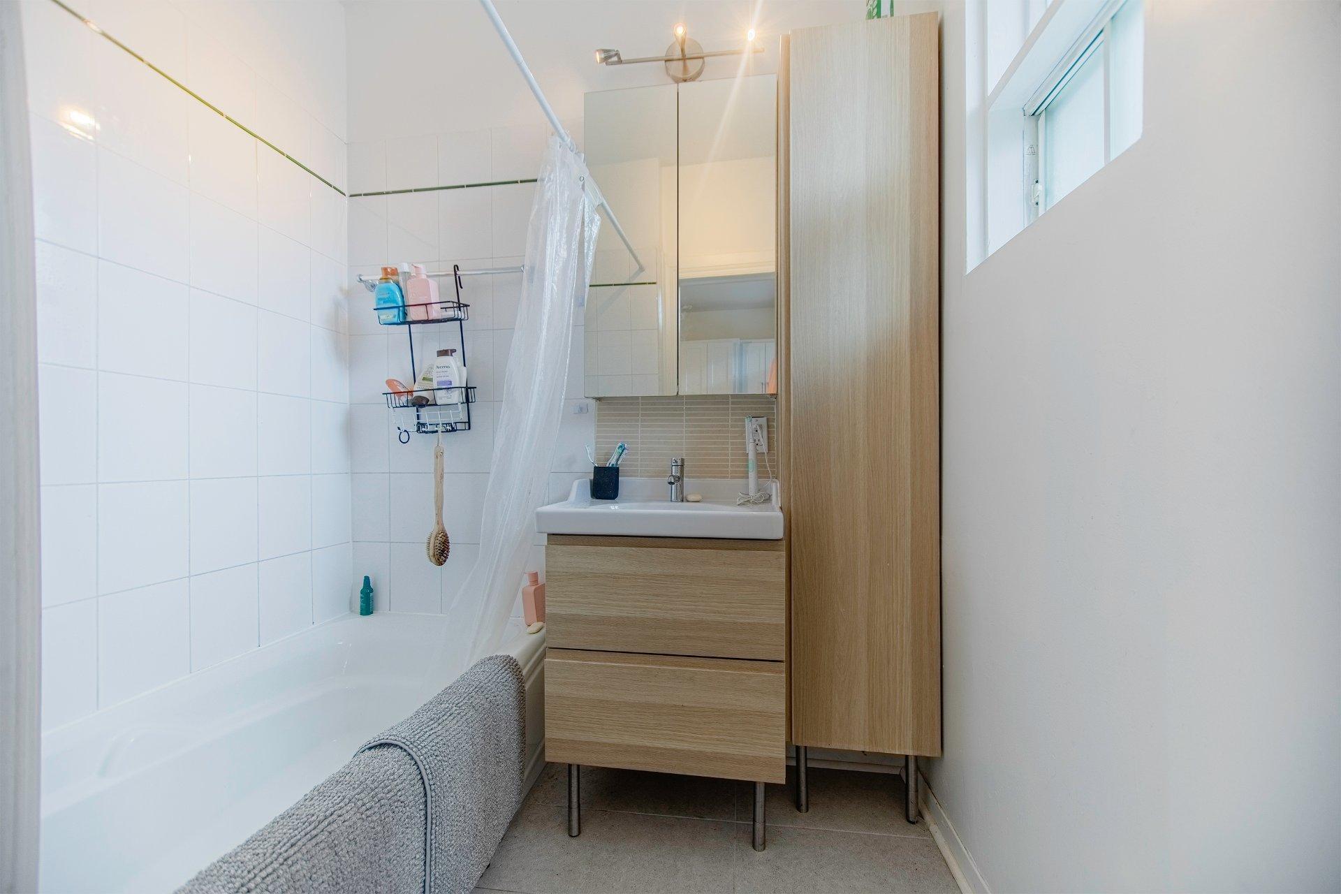 









4390

 - 4392


Rue De Lanaudière

,
Montréal (Le Plateau-Mont-Royal),




QC
H2J3P2

