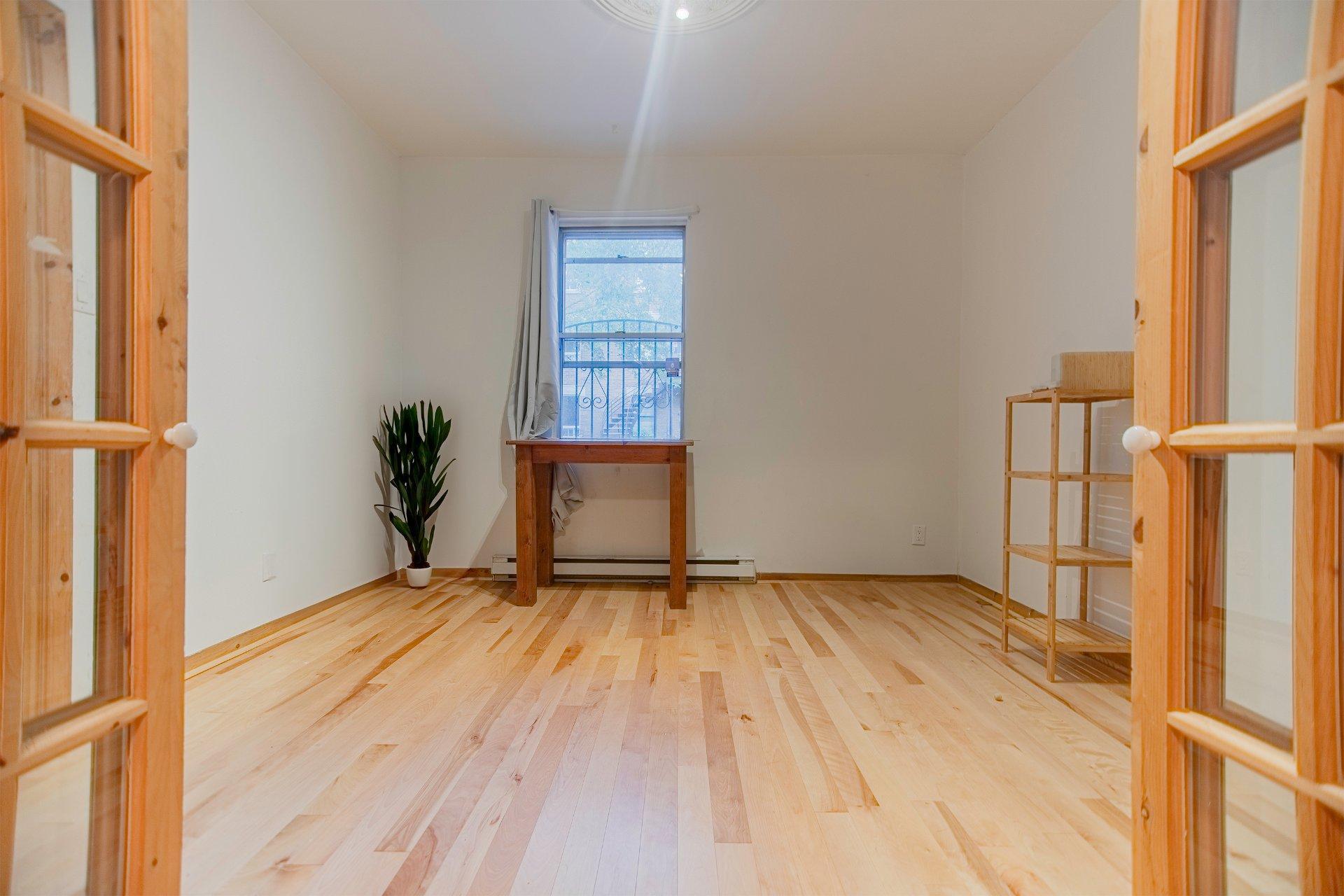 









4390

 - 4392


Rue De Lanaudière

,
Montréal (Le Plateau-Mont-Royal),




QC
H2J3P2


