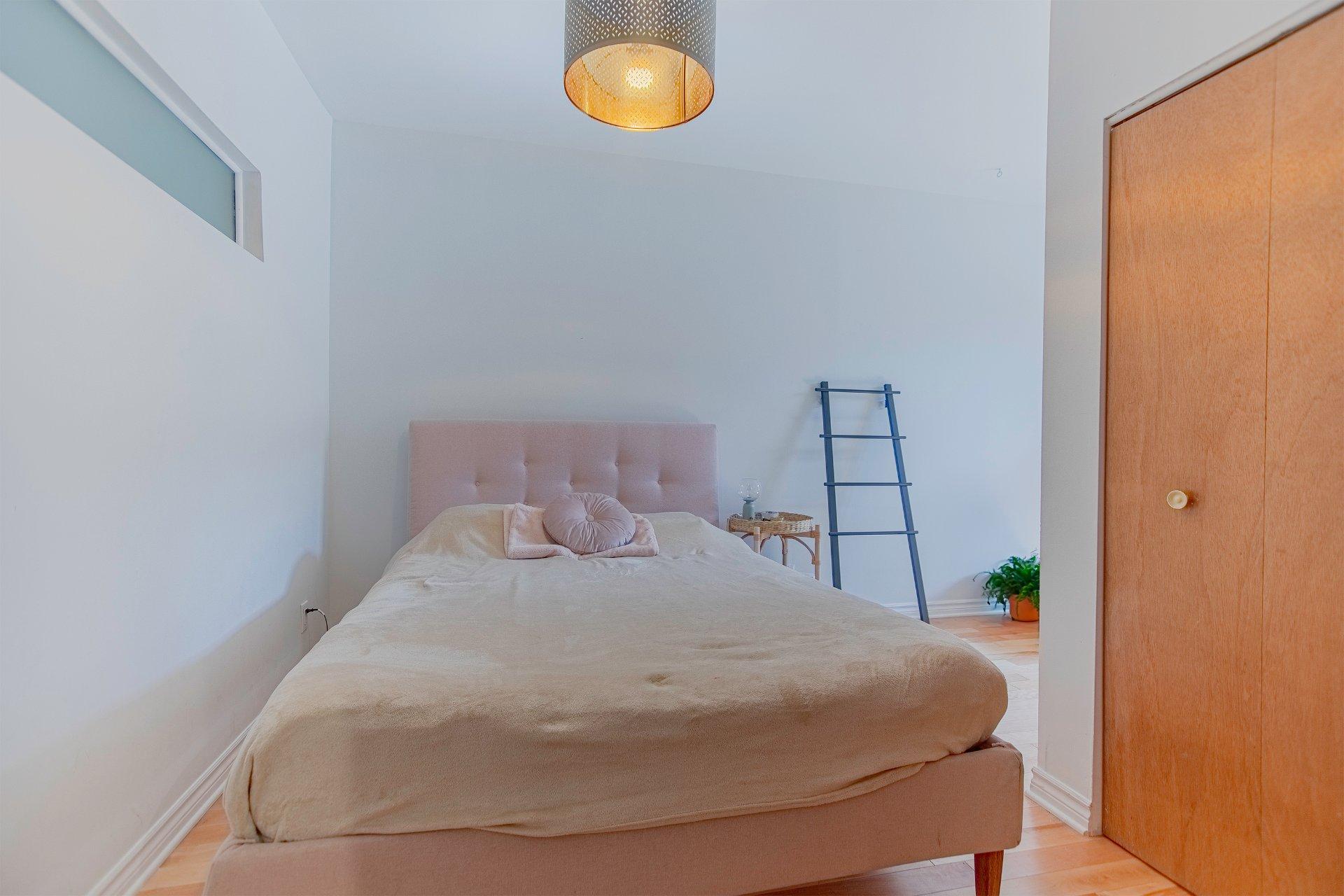 









4390

 - 4392


Rue De Lanaudière

,
Montréal (Le Plateau-Mont-Royal),




QC
H2J3P2

