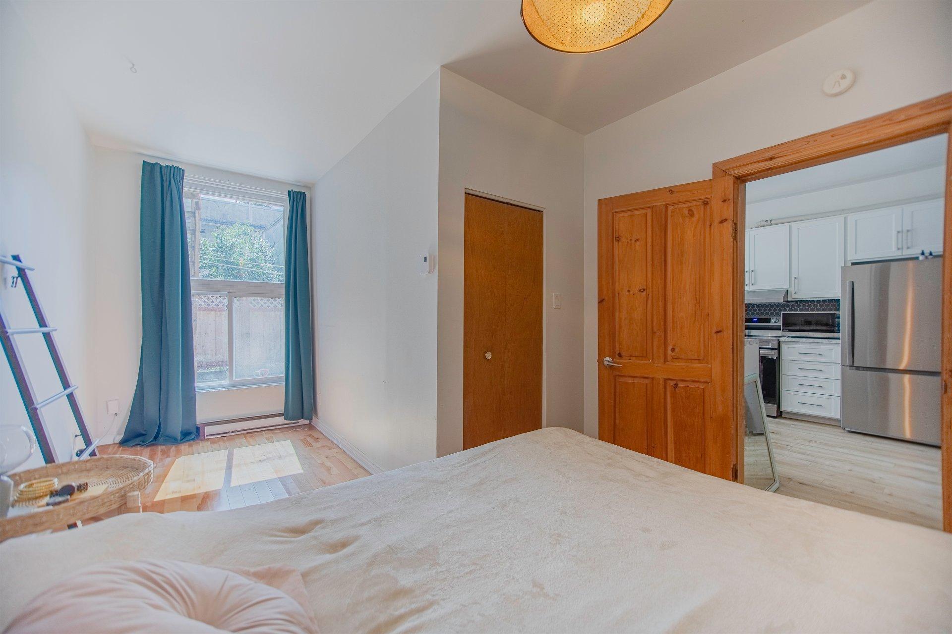 









4390

 - 4392


Rue De Lanaudière

,
Montréal (Le Plateau-Mont-Royal),




QC
H2J3P2

