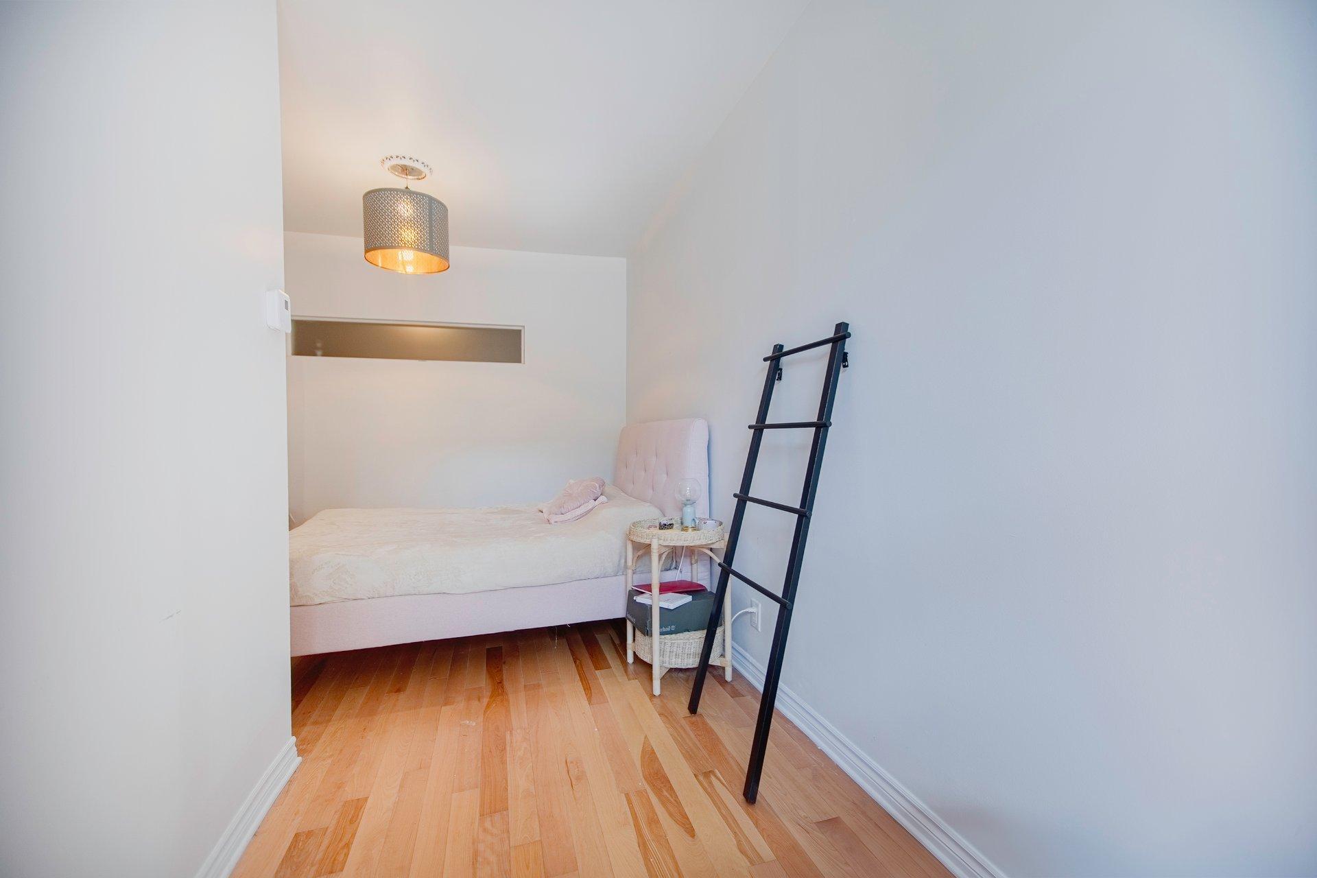 









4390

 - 4392


Rue De Lanaudière

,
Montréal (Le Plateau-Mont-Royal),




QC
H2J3P2

