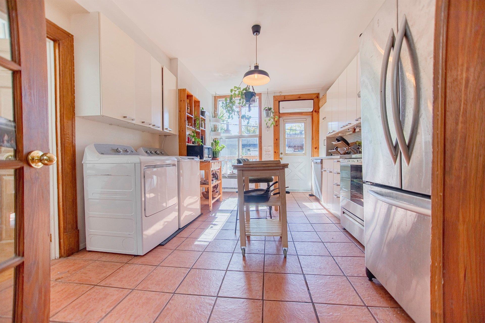 









4390

 - 4392


Rue De Lanaudière

,
Montréal (Le Plateau-Mont-Royal),




QC
H2J3P2

