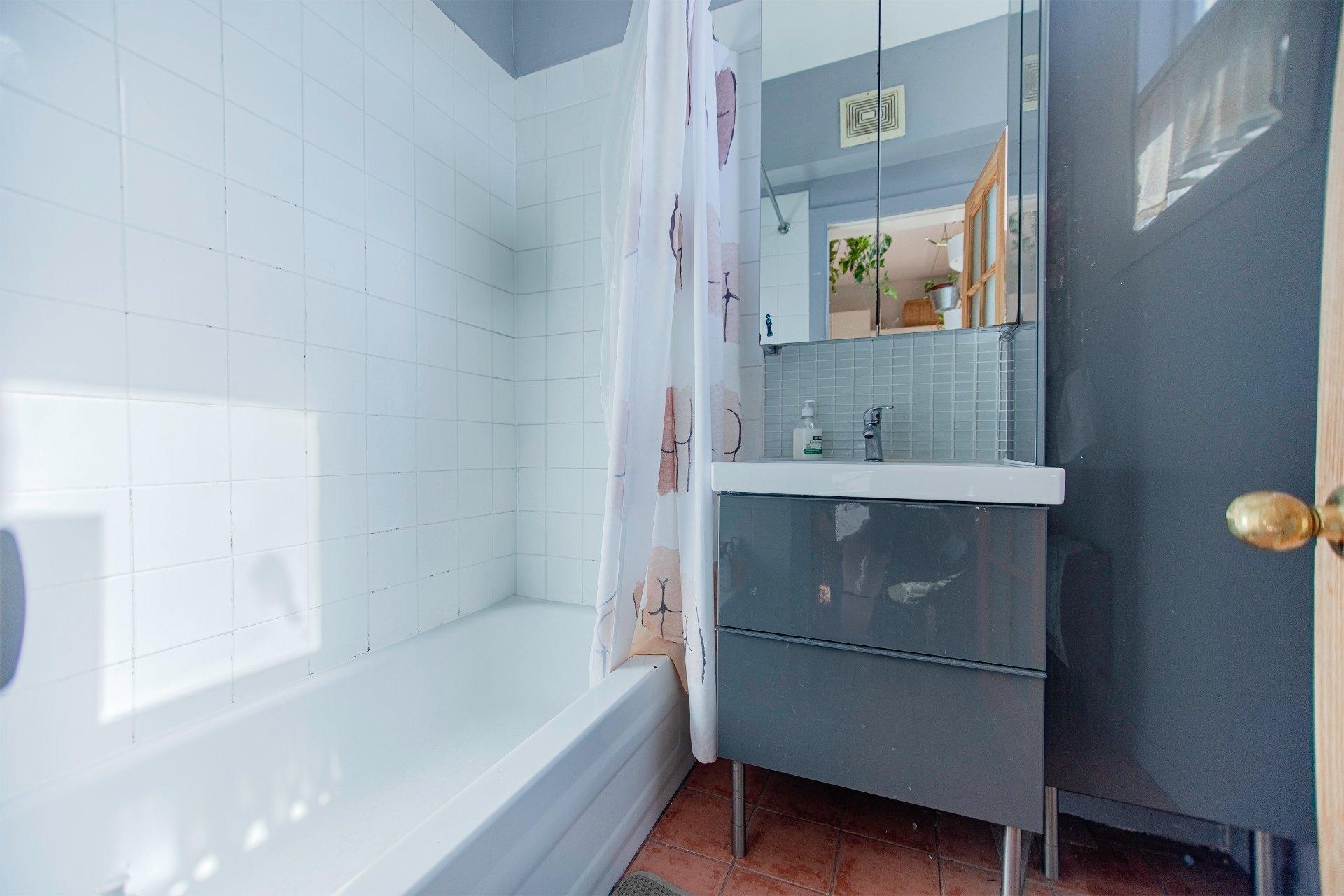









4390

 - 4392


Rue De Lanaudière

,
Montréal (Le Plateau-Mont-Royal),




QC
H2J3P2

