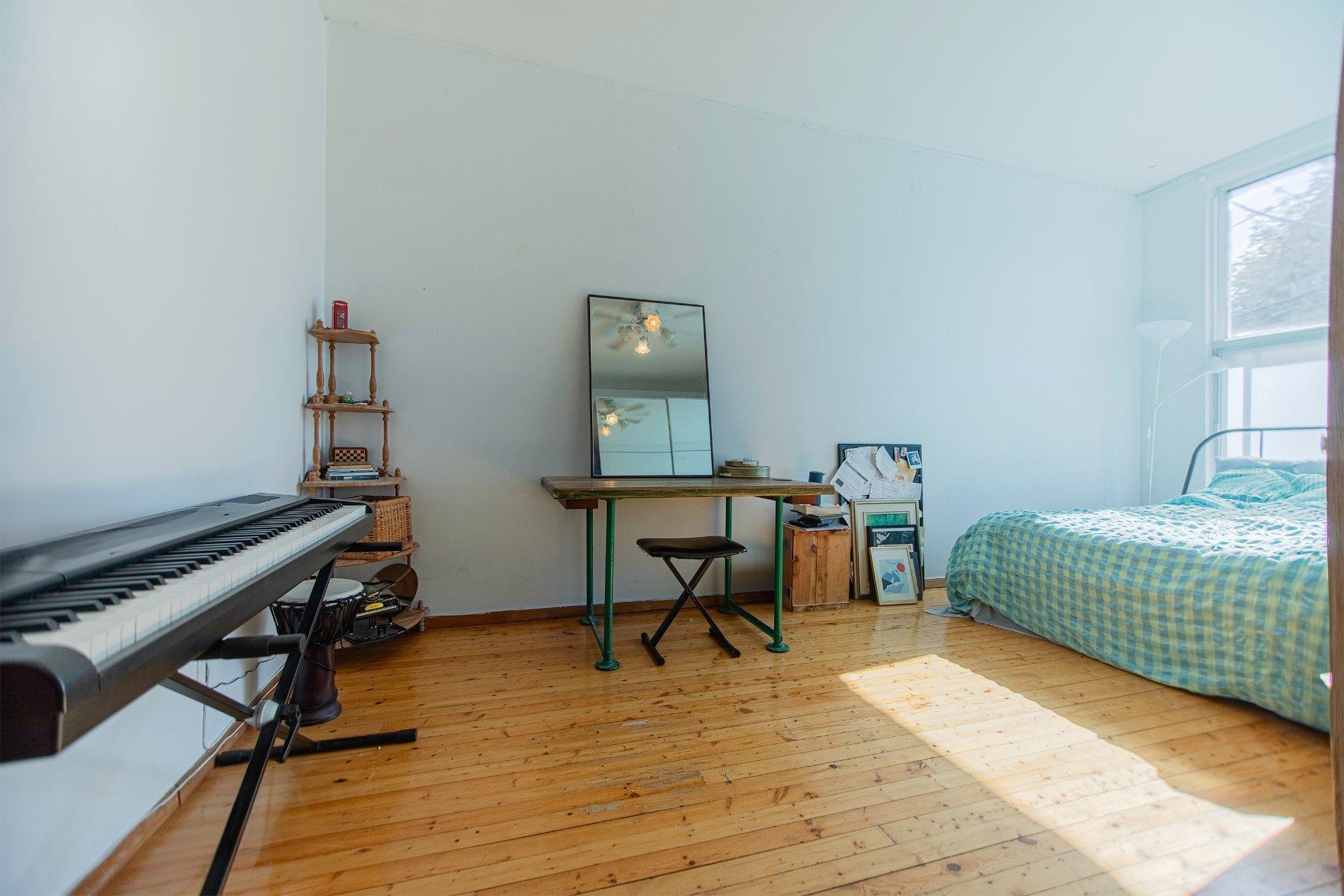 









4390

 - 4392


Rue De Lanaudière

,
Montréal (Le Plateau-Mont-Royal),




QC
H2J3P2

