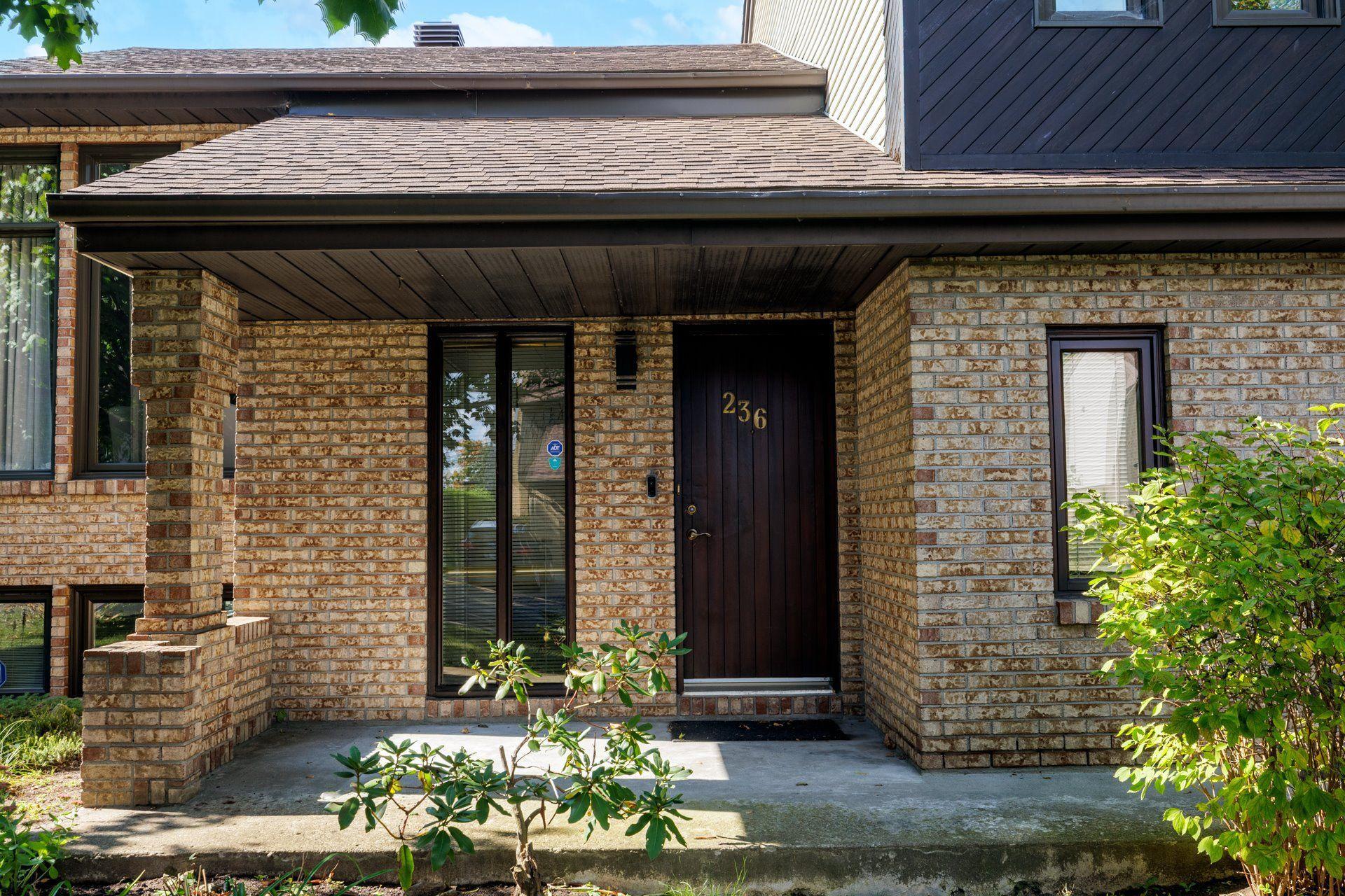 









236


Rue Acres

,
Kirkland,




QC
H9H4R2

