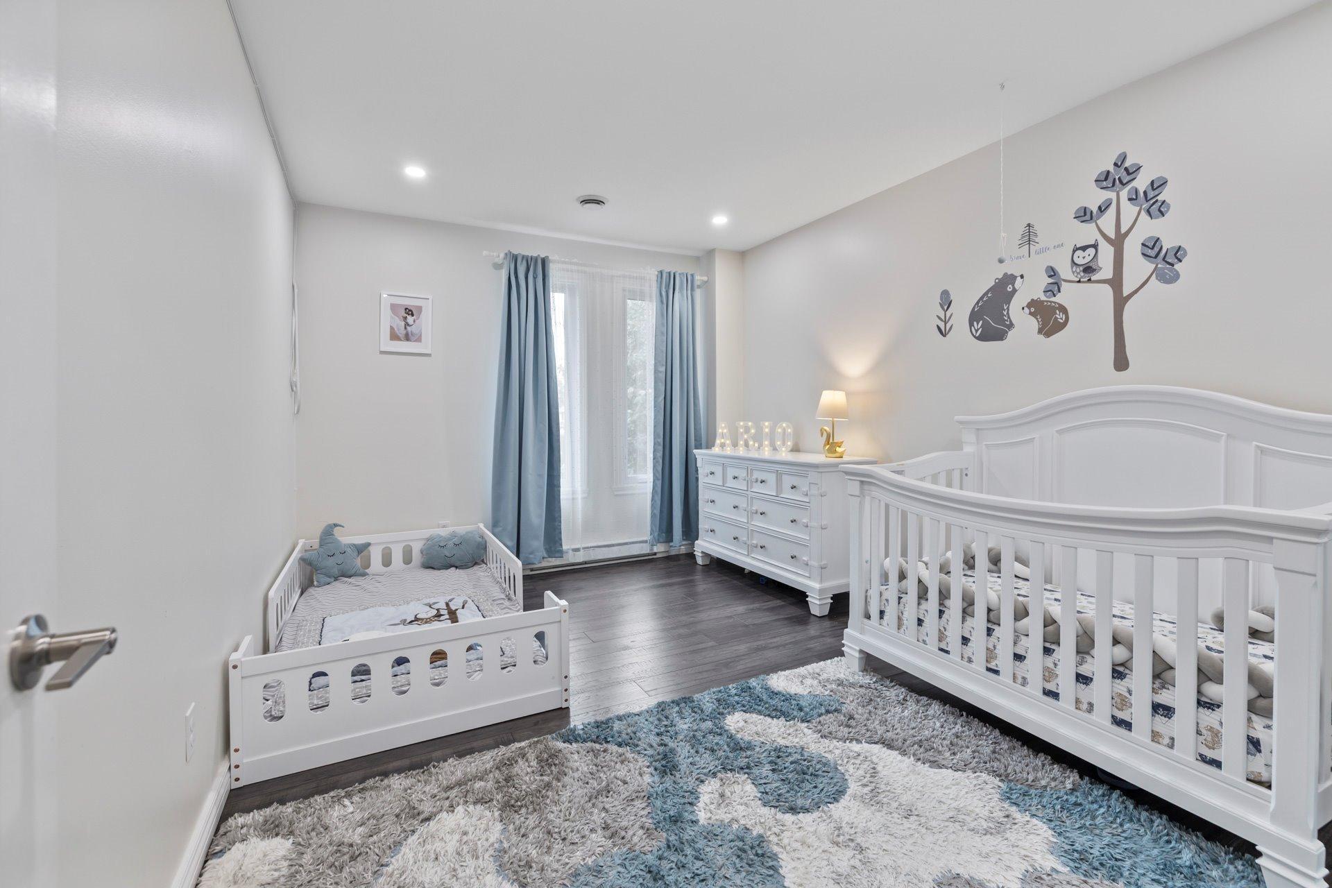 









236


Rue Acres

,
Kirkland,




QC
H9H4R2

