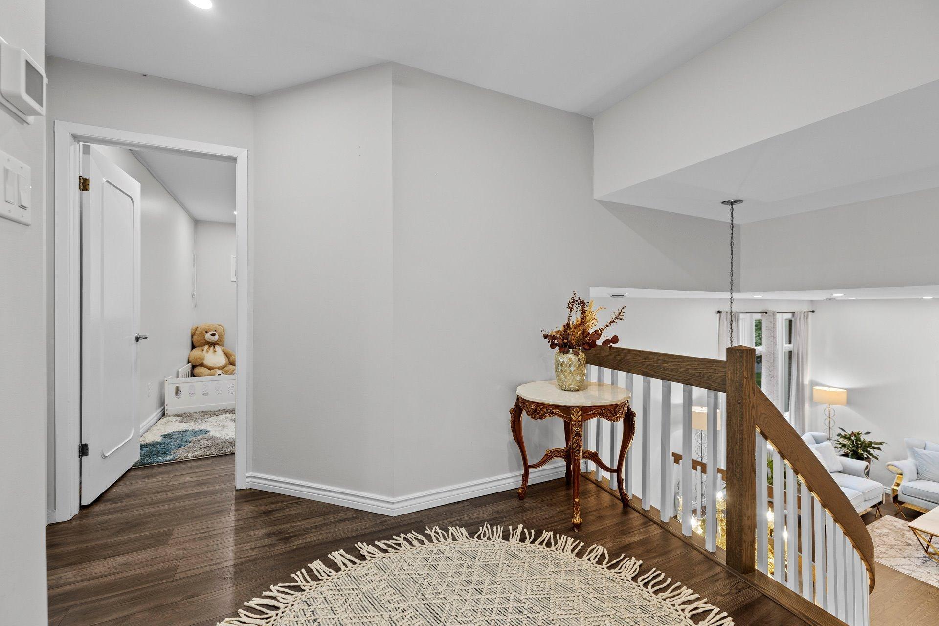 









236


Rue Acres

,
Kirkland,




QC
H9H4R2

