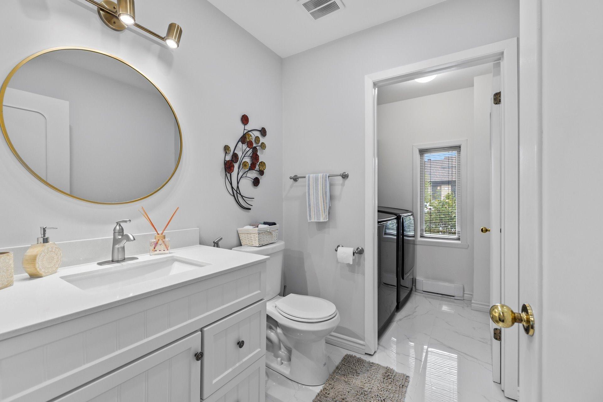 









236


Rue Acres

,
Kirkland,




QC
H9H4R2

