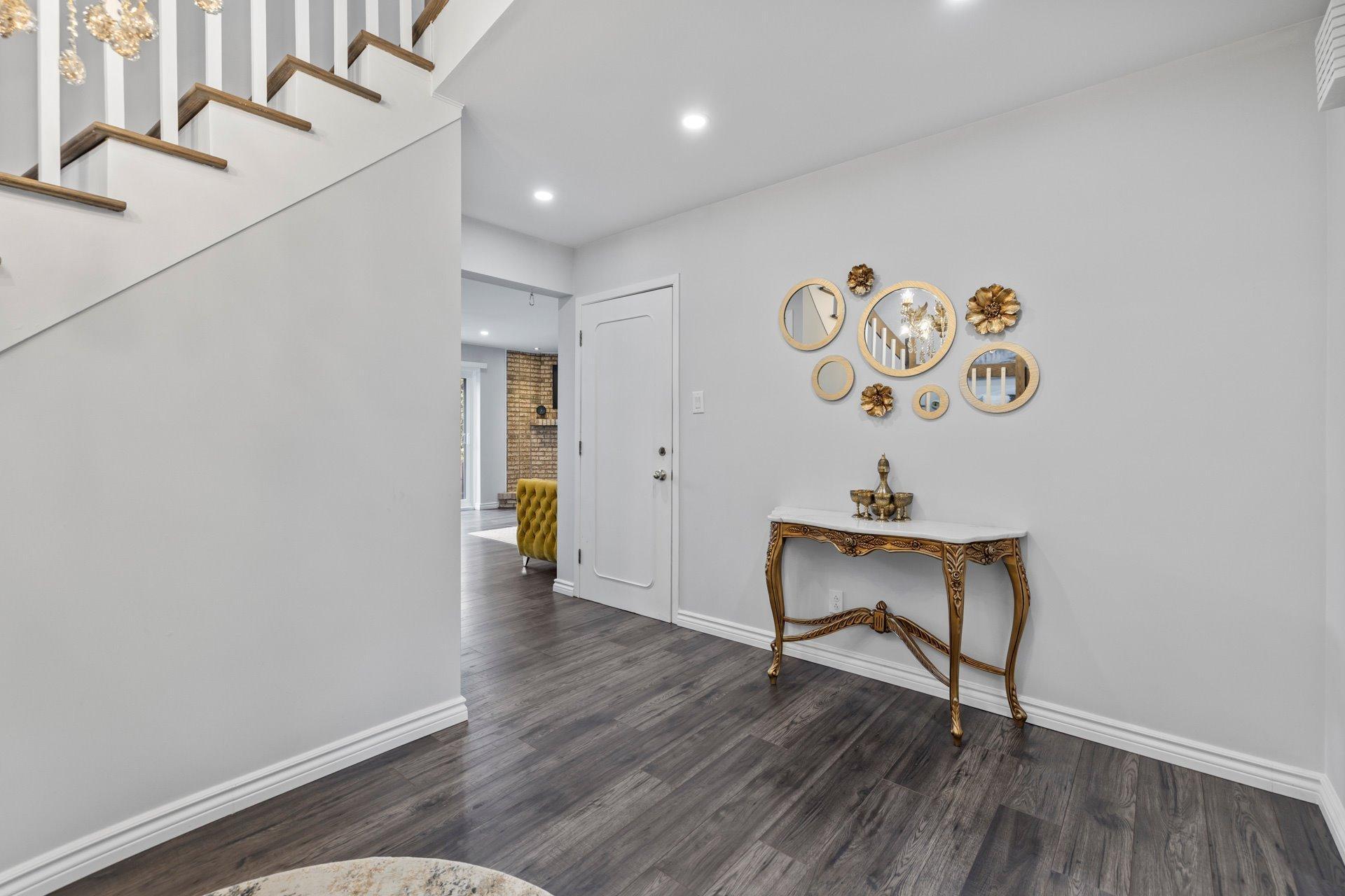 









236


Rue Acres

,
Kirkland,




QC
H9H4R2

