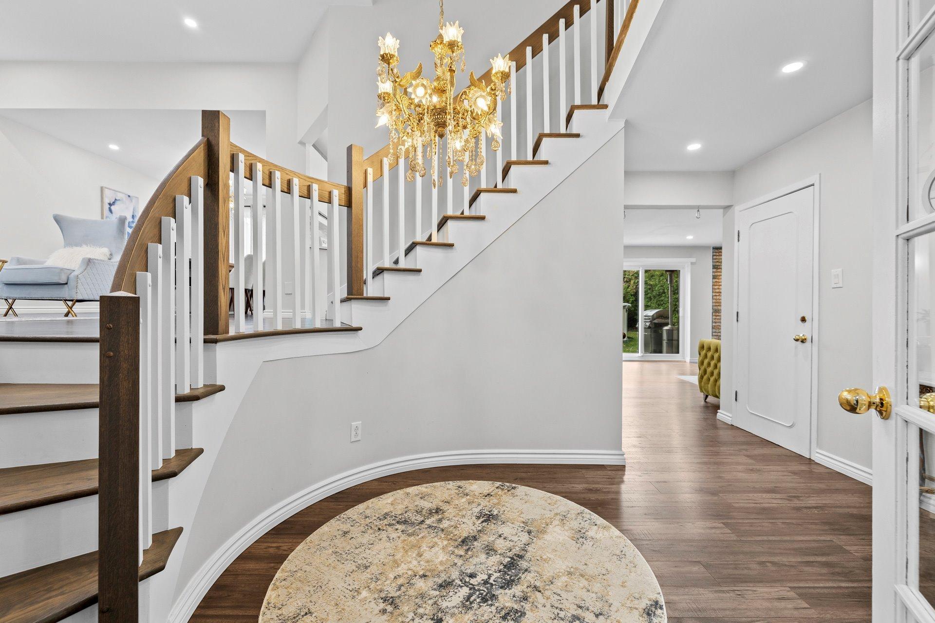









236


Rue Acres

,
Kirkland,




QC
H9H4R2

