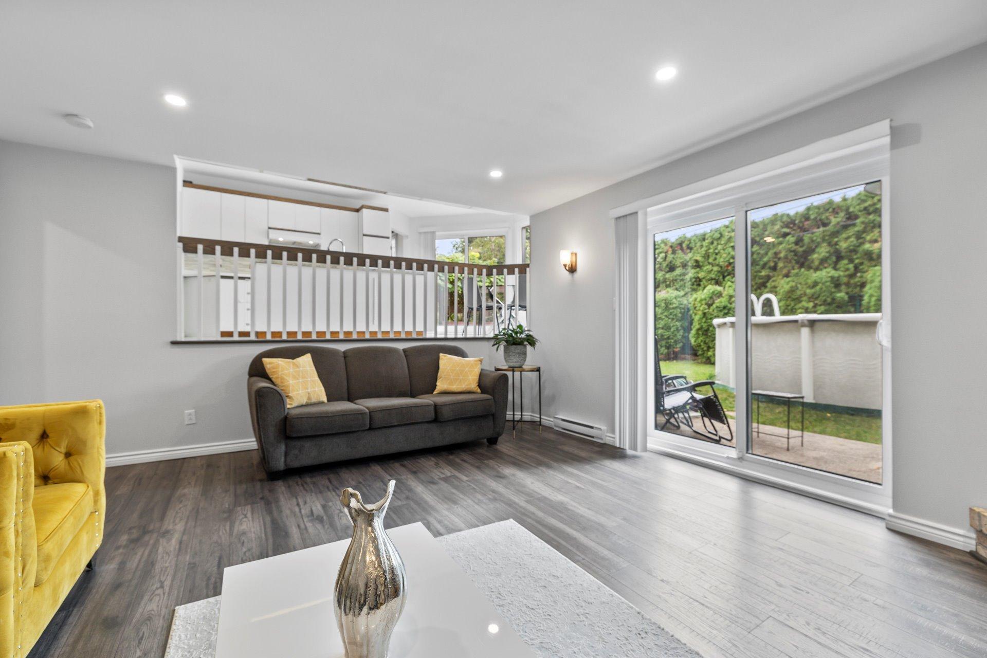 









236


Rue Acres

,
Kirkland,




QC
H9H4R2

