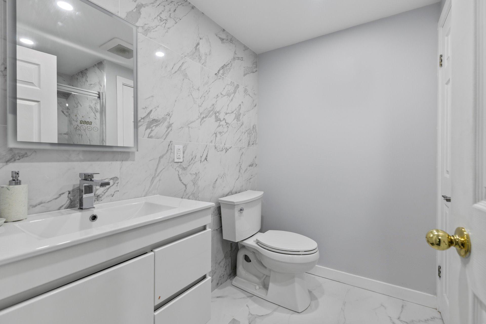 









236


Rue Acres

,
Kirkland,




QC
H9H4R2

