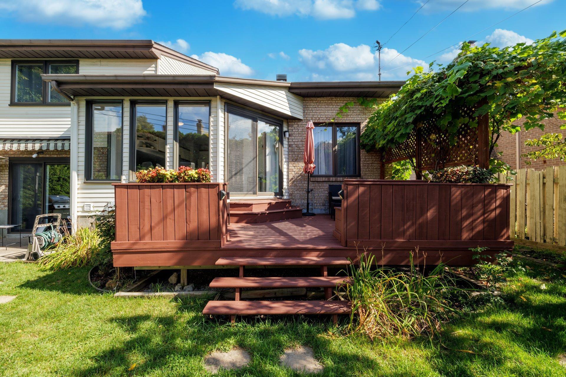









236


Rue Acres

,
Kirkland,




QC
H9H4R2

