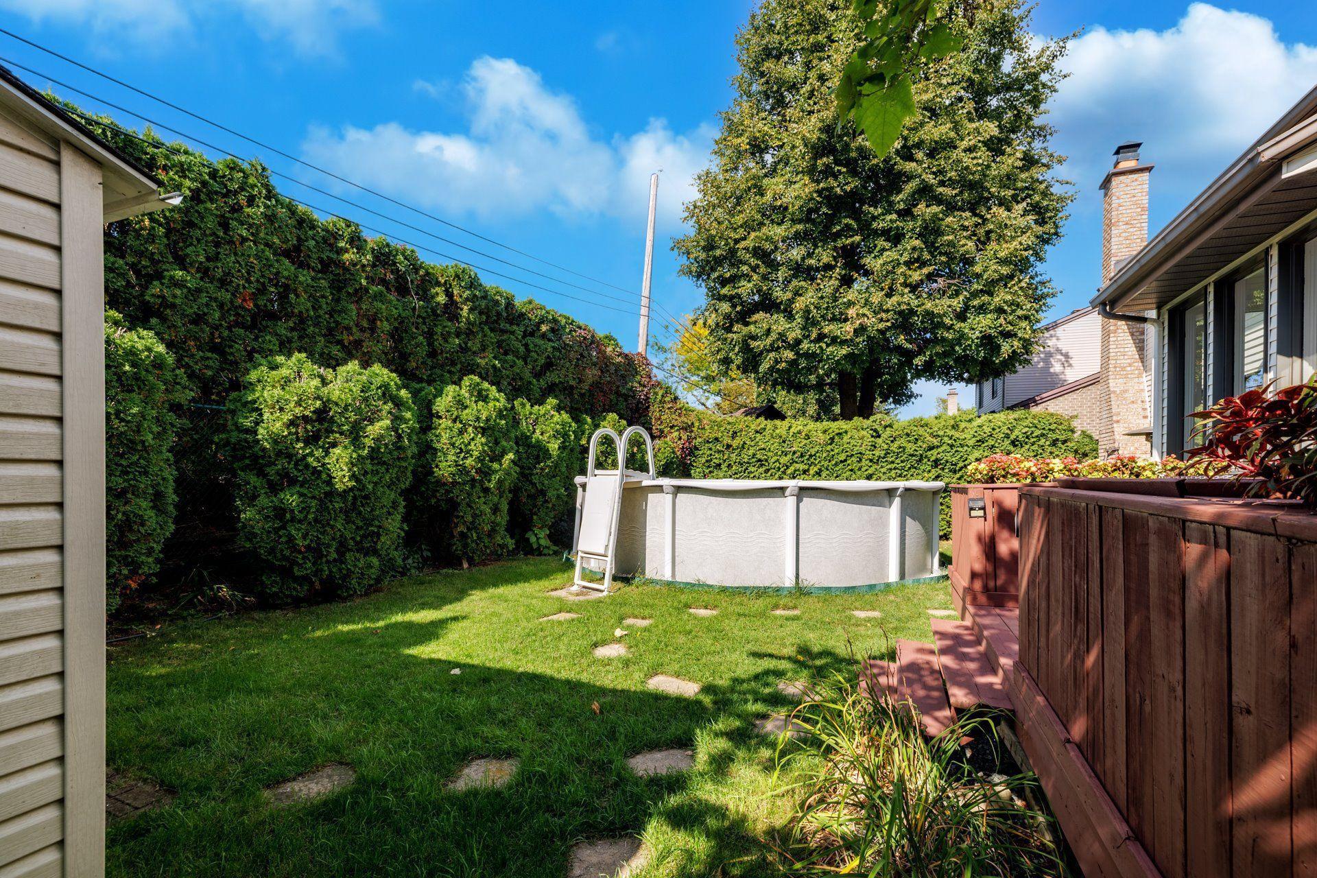 









236


Rue Acres

,
Kirkland,




QC
H9H4R2

