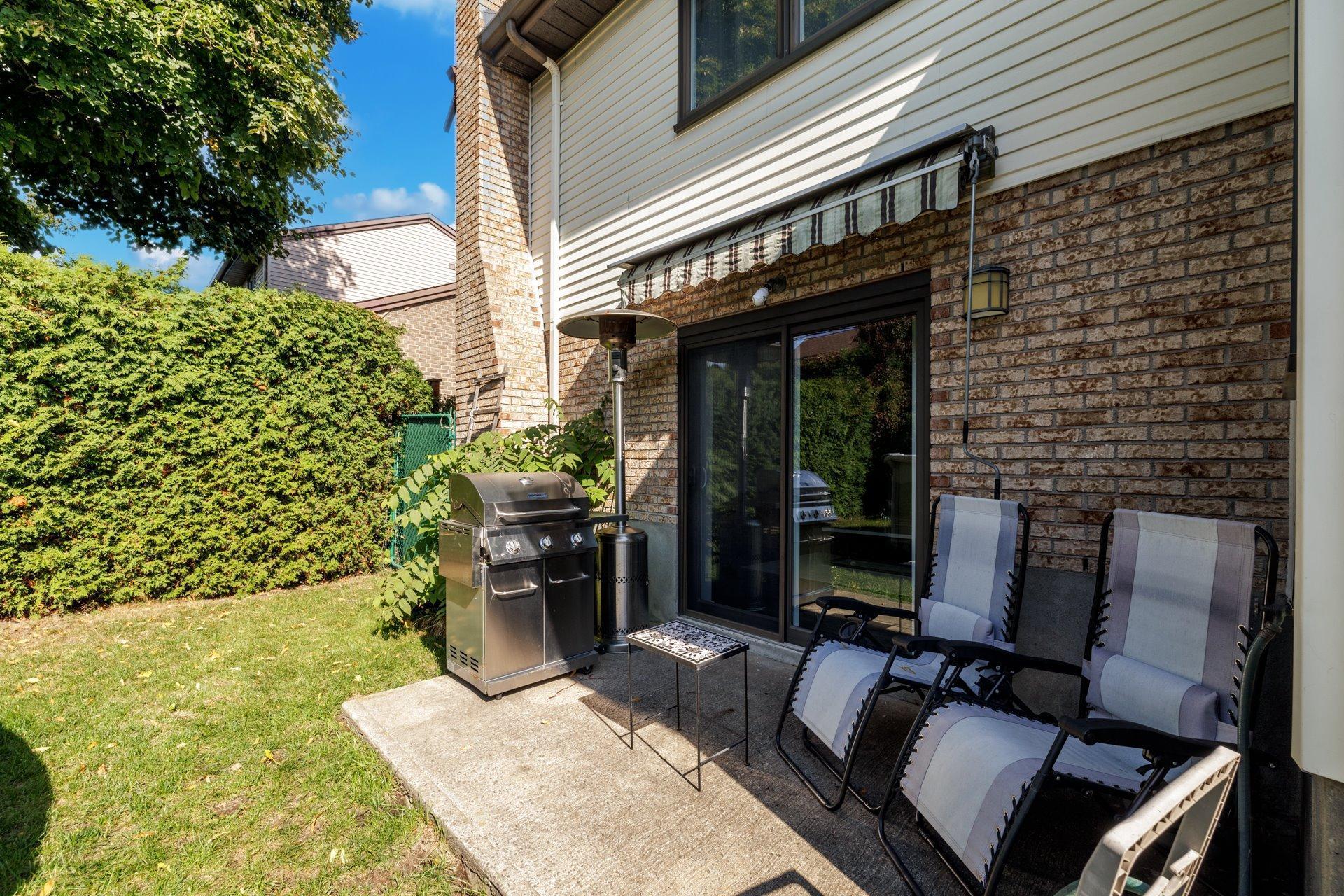









236


Rue Acres

,
Kirkland,




QC
H9H4R2

